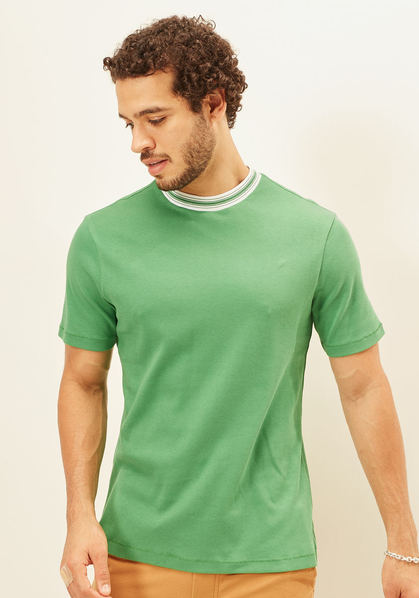 Buy Men's Solid T-shirt with Crew Neck and Short Sleeves Online ...