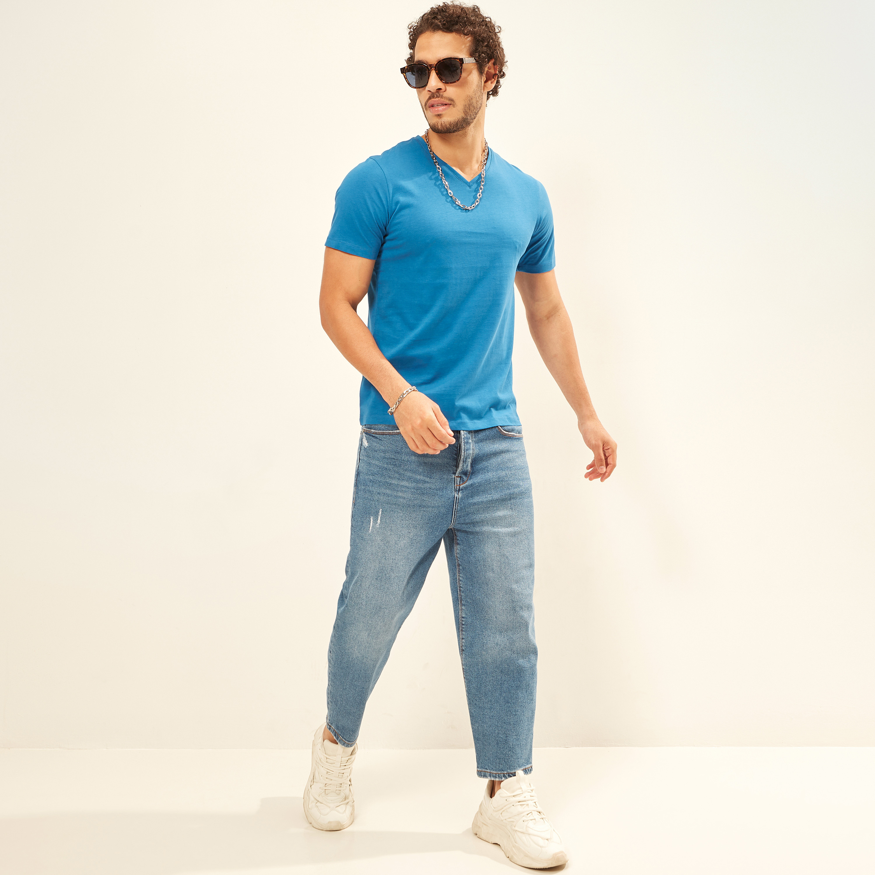 تيشيرت سادة بياقة V وأكمام قصيرة-men-clothing-tshirtsandpolos-tshirts-image-11