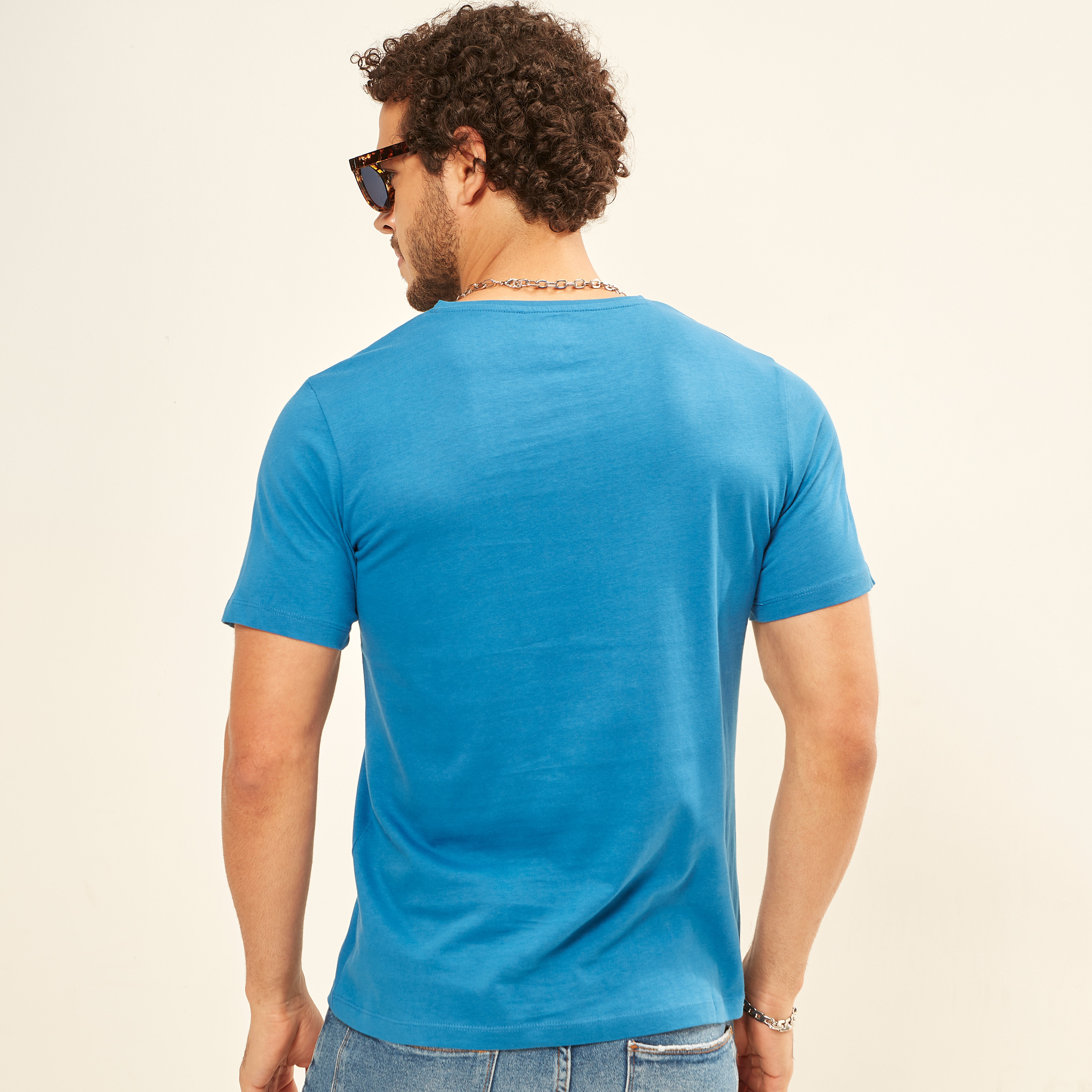 تيشيرت سادة بياقة V وأكمام قصيرة-men-clothing-tshirtsandpolos-tshirts-image-13
