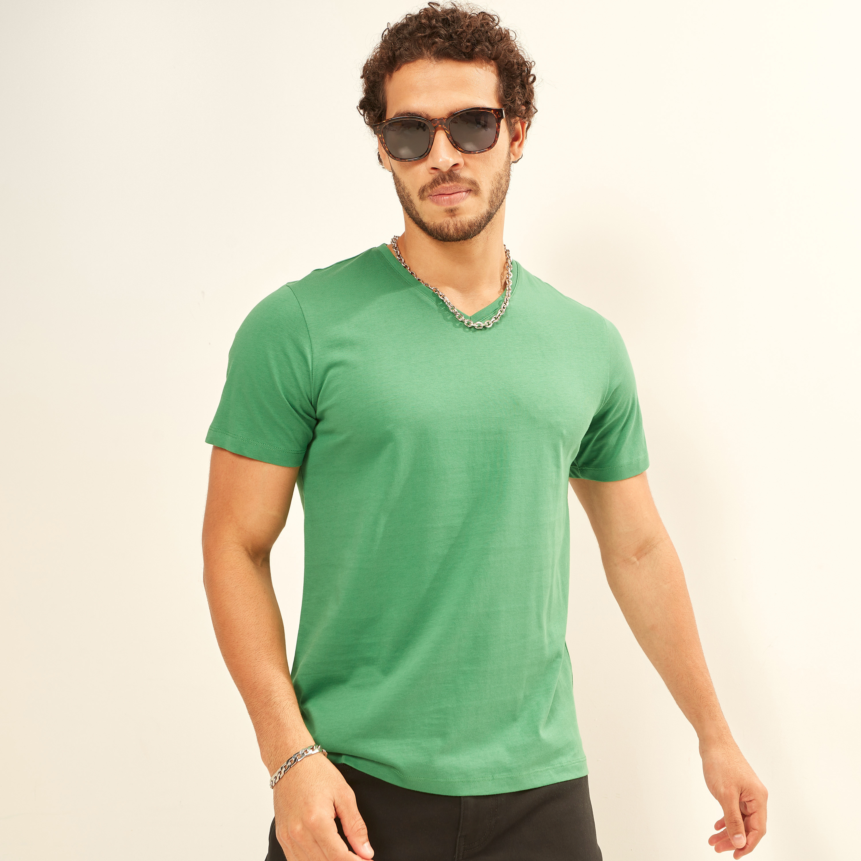 تيشيرت سادة بياقة V وأكمام قصيرة-men-clothing-tshirtsandpolos-tshirts-image-15