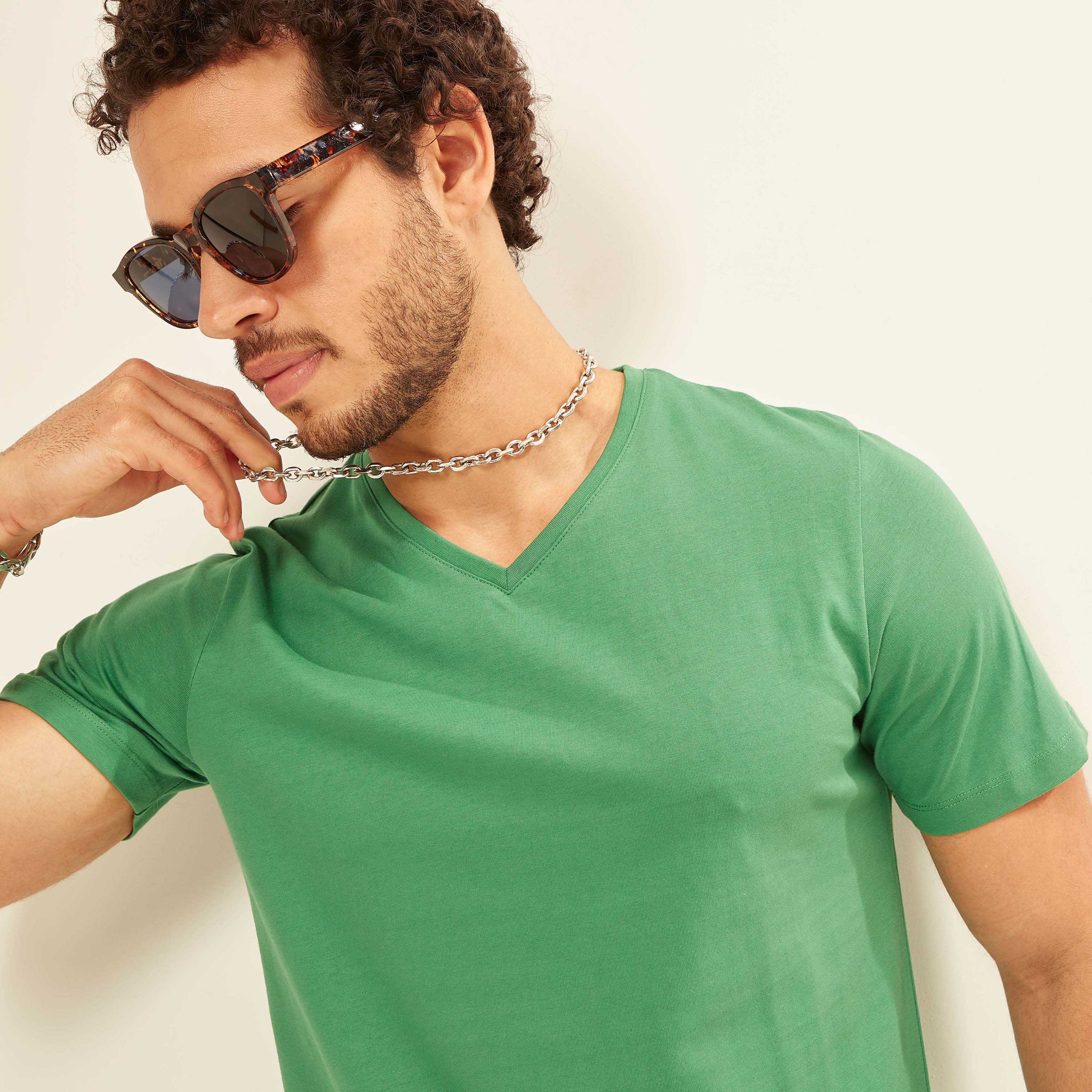 تيشيرت سادة بياقة V وأكمام قصيرة-men-clothing-tshirtsandpolos-tshirts-image-16