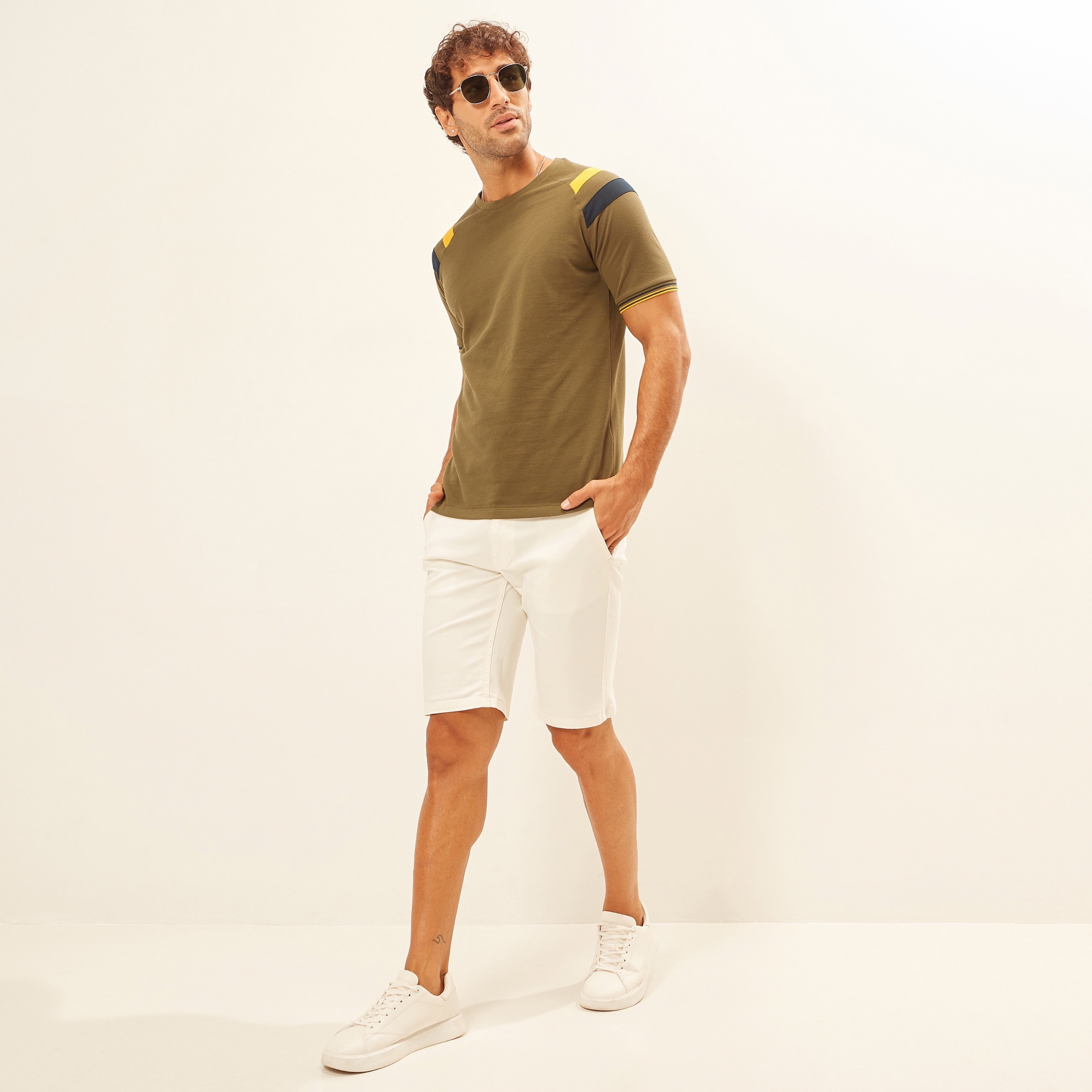تيشيرت سادة بياقة ضيّقة وأكمام قصيرة-men-clothing-tshirtsandpolos-tshirts-image-2