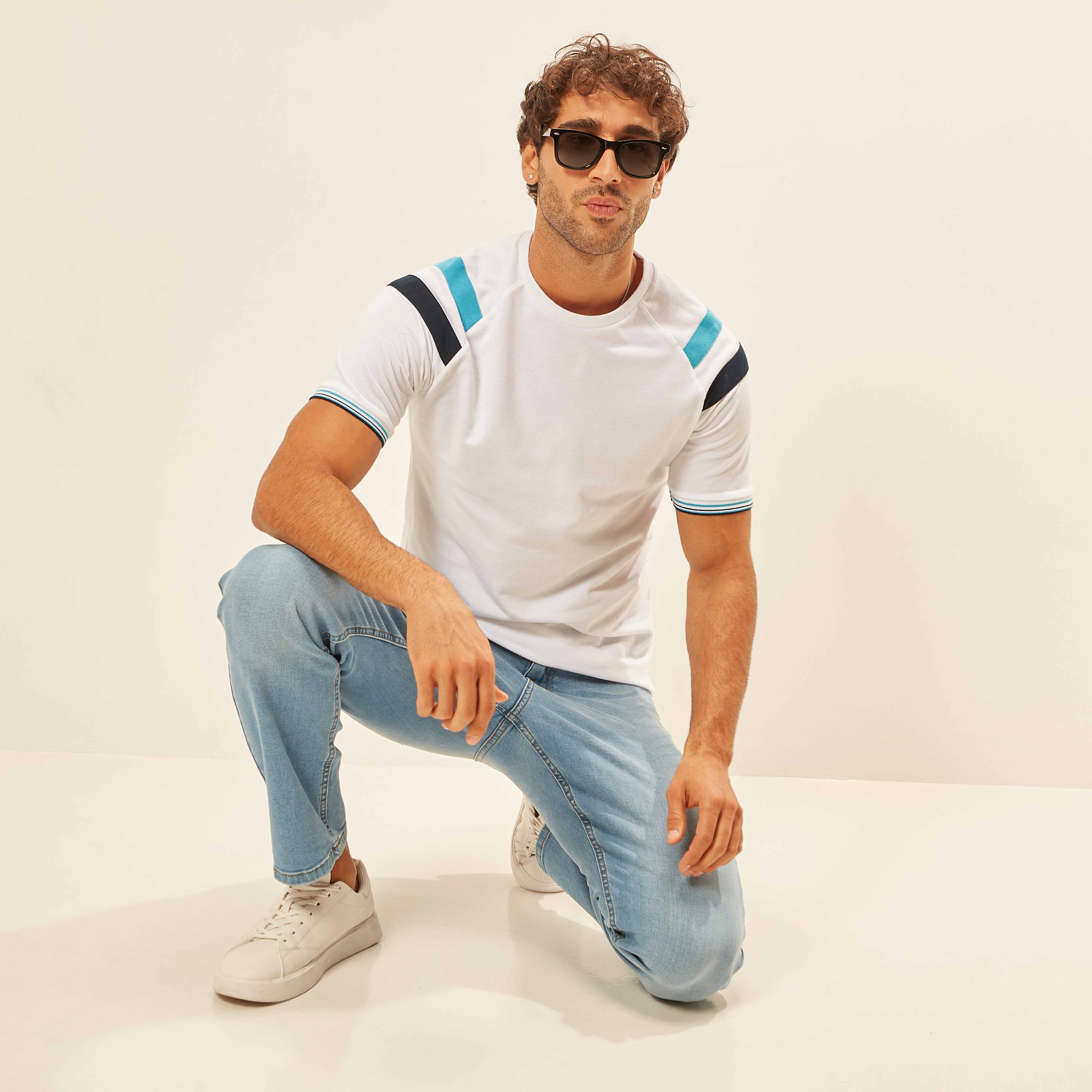 تيشيرت سادة بياقة ضيّقة وأكمام قصيرة-men-clothing-tshirtsandpolos-tshirts-image-13