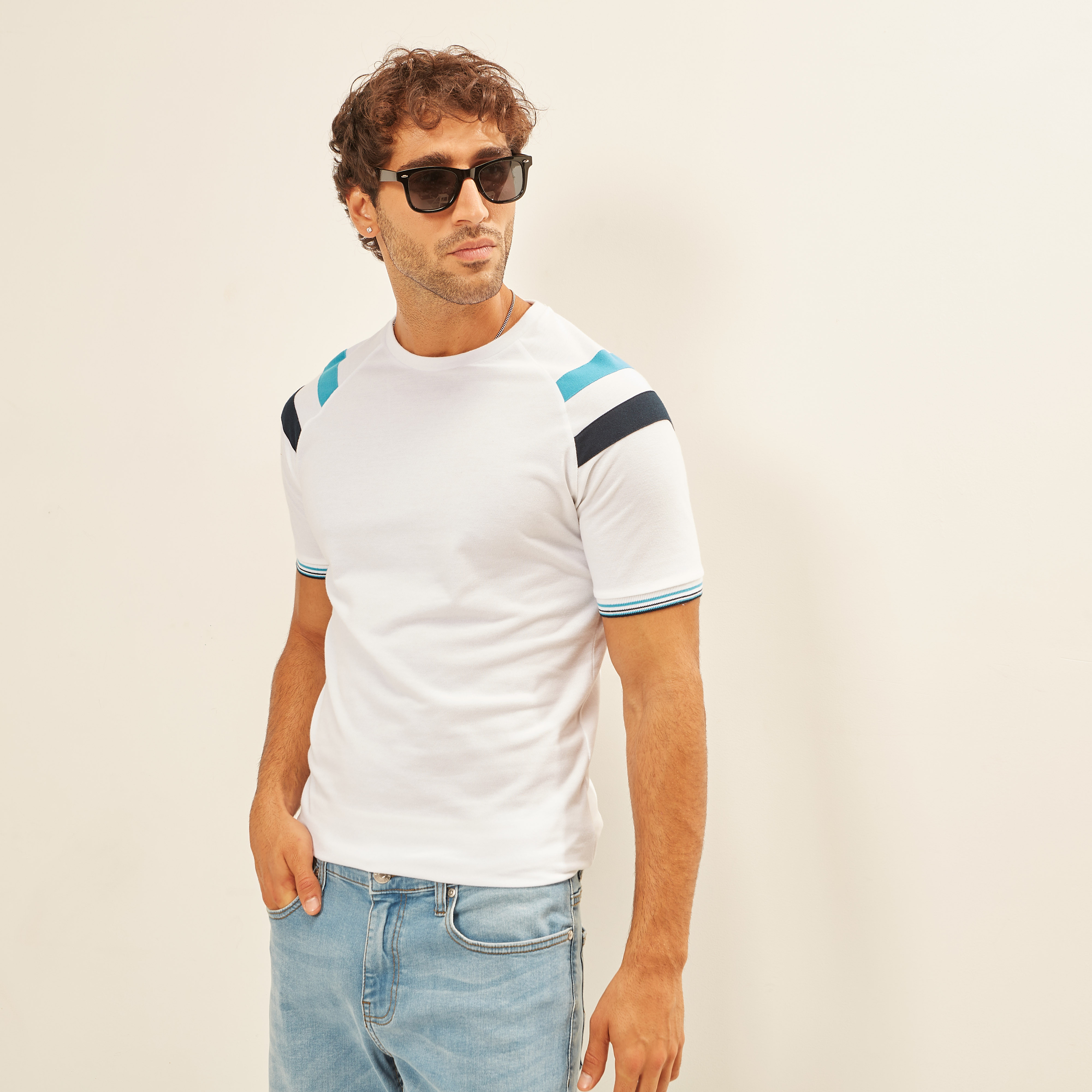 تيشيرت سادة بياقة ضيّقة وأكمام قصيرة-men-clothing-tshirtsandpolos-tshirts-image-14