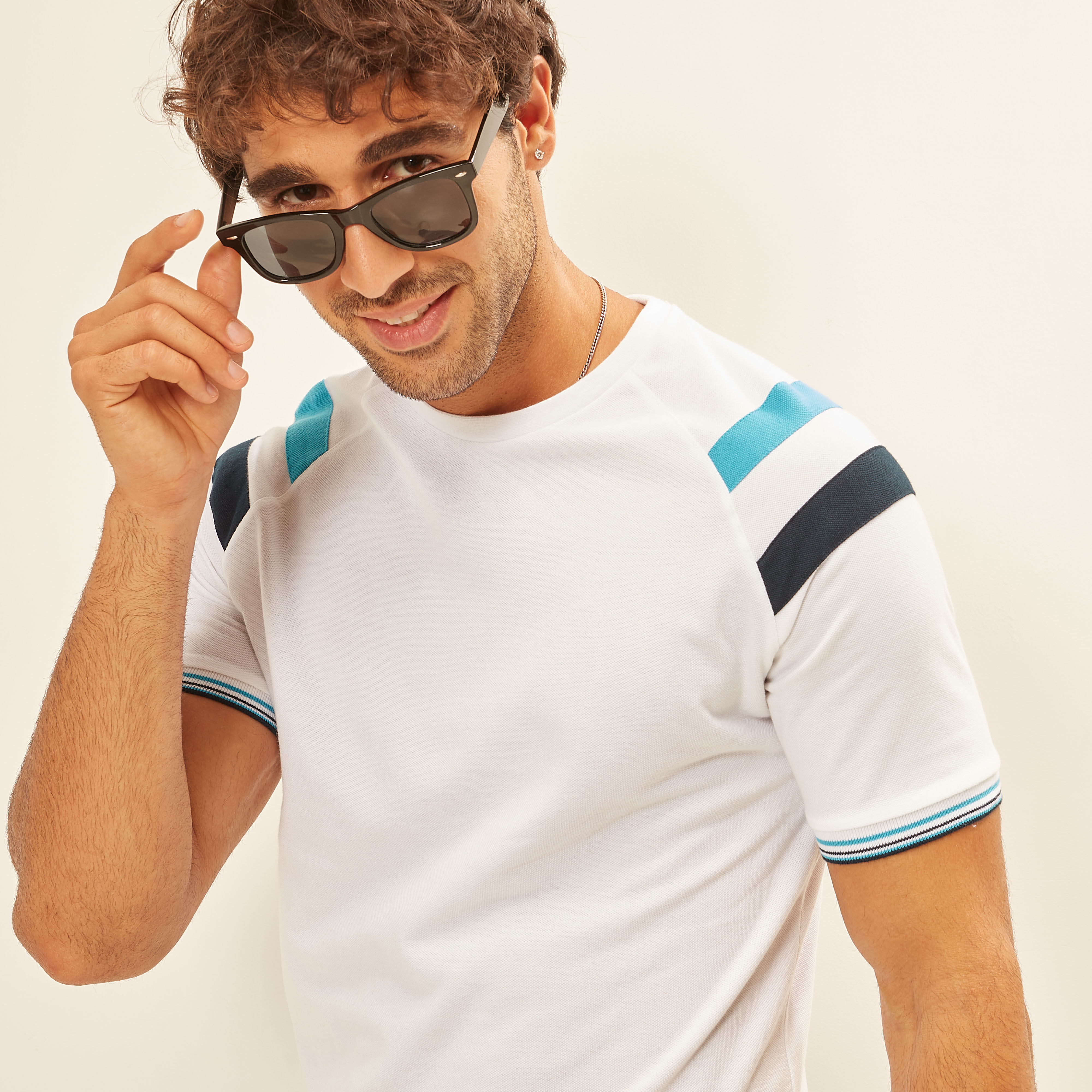 تيشيرت سادة بياقة ضيّقة وأكمام قصيرة-men-clothing-tshirtsandpolos-tshirts-image-15