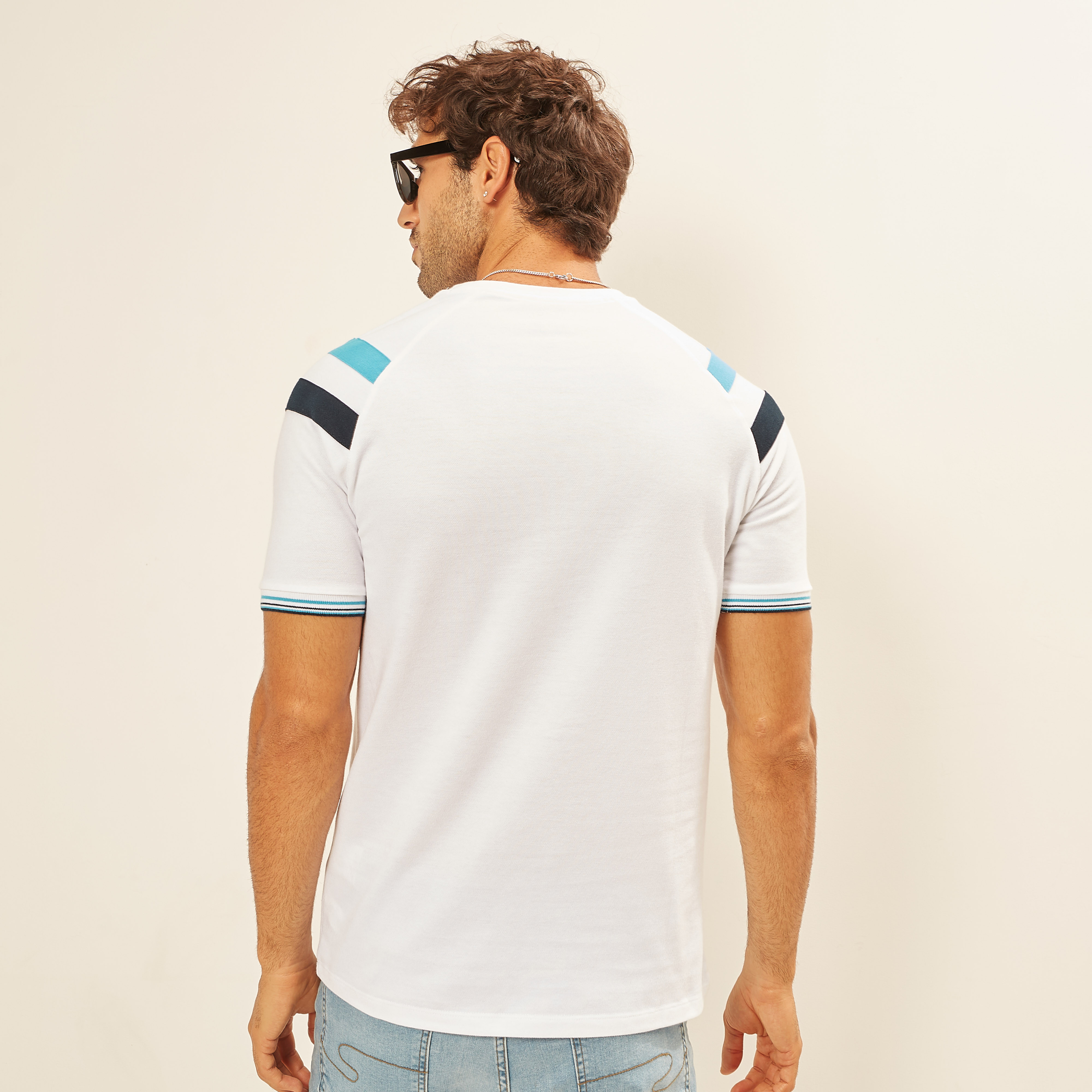 تيشيرت سادة بياقة ضيّقة وأكمام قصيرة-men-clothing-tshirtsandpolos-tshirts-image-16