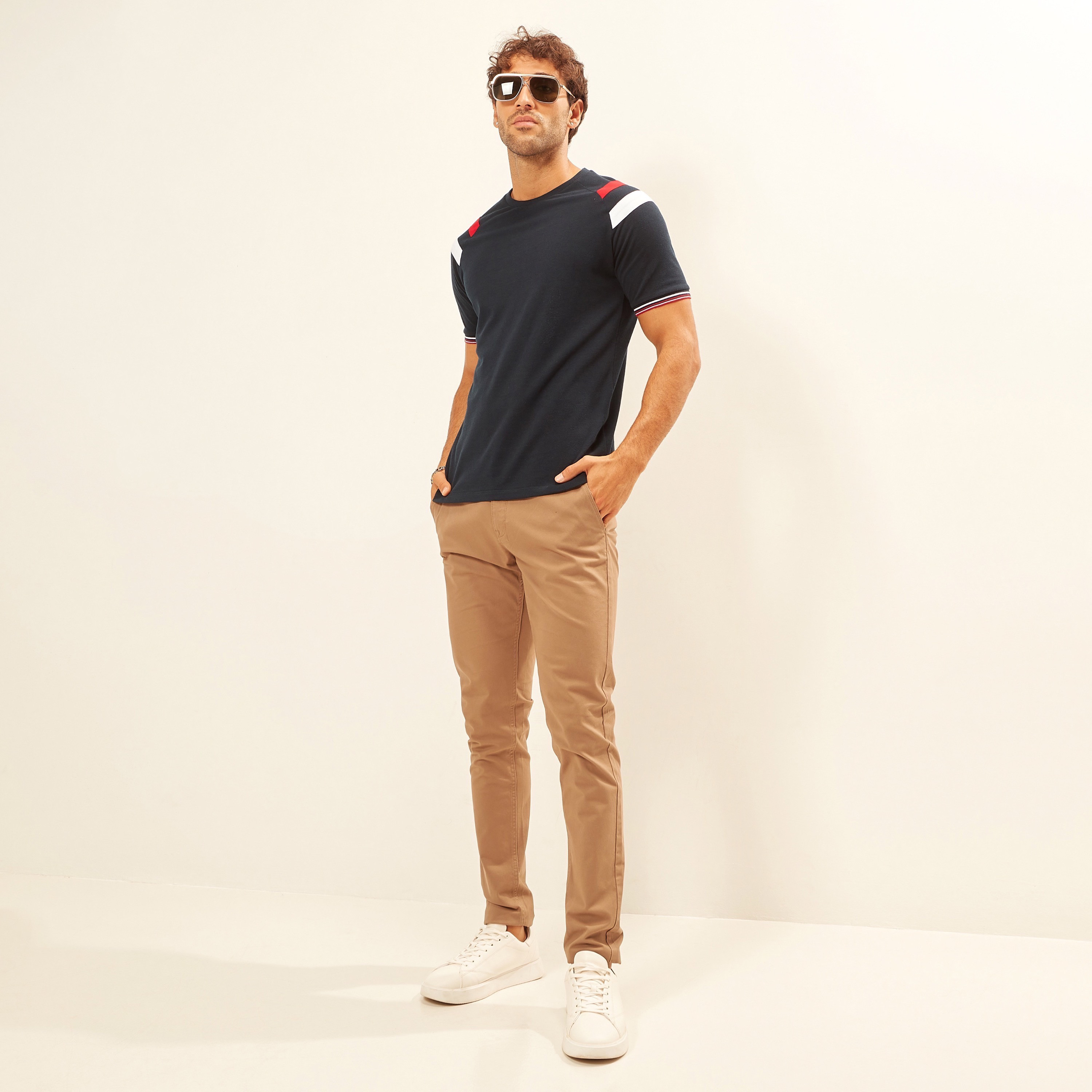 تيشيرت سادة بياقة ضيّقة وأكمام قصيرة-men-clothing-tshirtsandpolos-tshirts-image-9