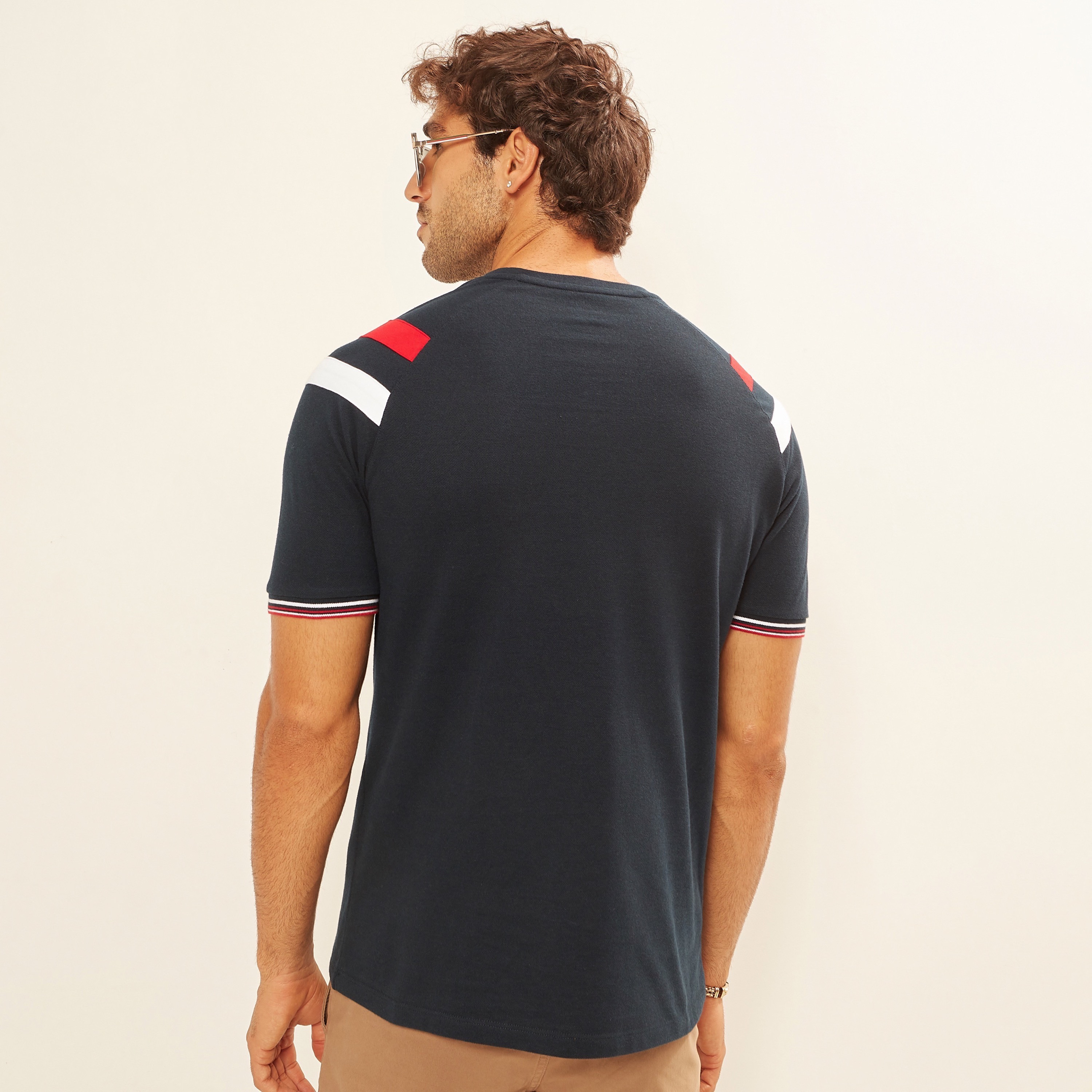 تيشيرت سادة بياقة ضيّقة وأكمام قصيرة-men-clothing-tshirtsandpolos-tshirts-image-10