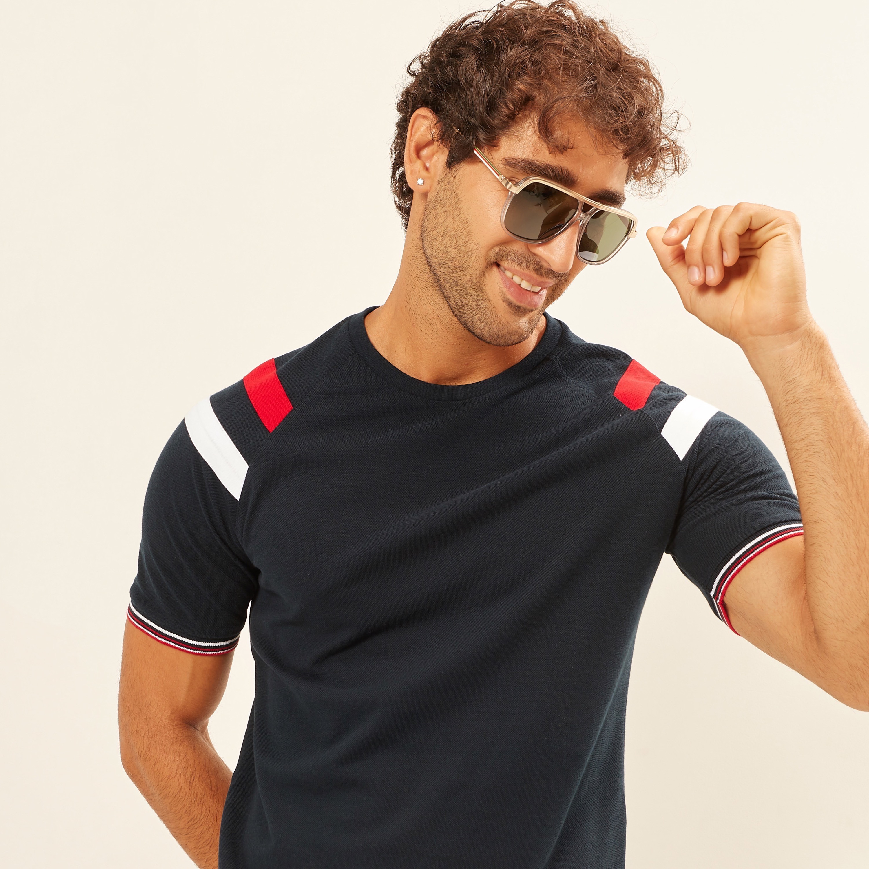 تيشيرت سادة بياقة ضيّقة وأكمام قصيرة-men-clothing-tshirtsandpolos-tshirts-image-11