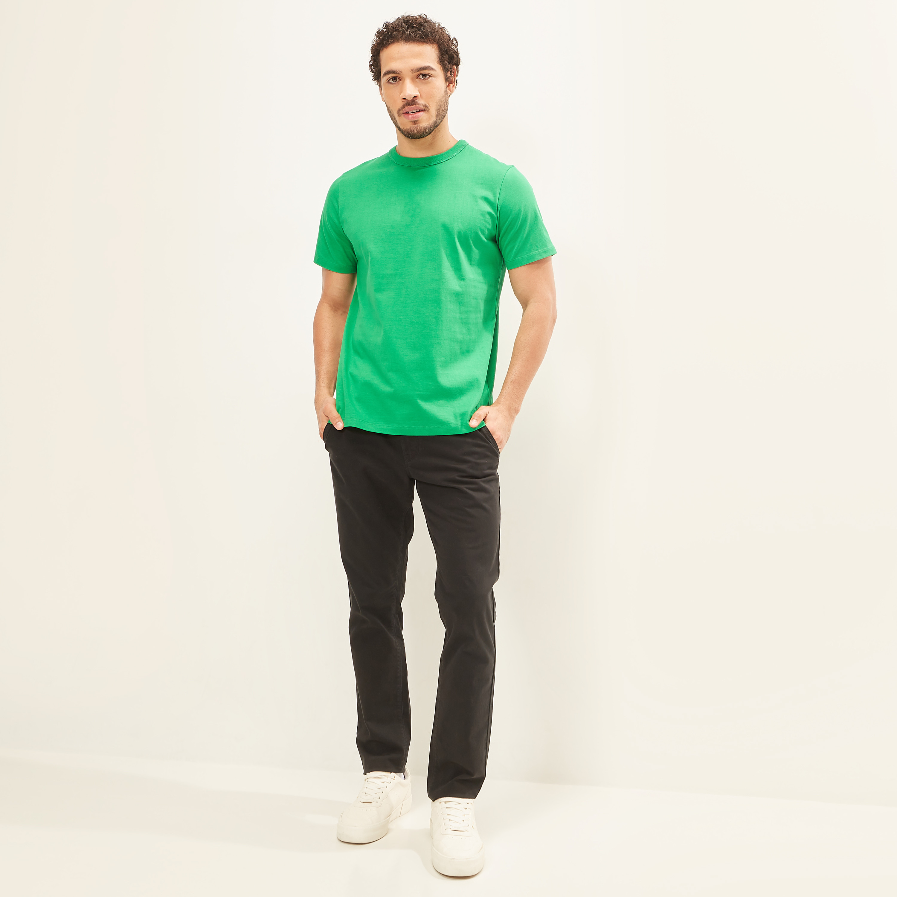 تيشيرت سادة بياقة ضيّقة وأكمام قصيرة-men-clothing-tshirtsandpolos-tshirts-image-2