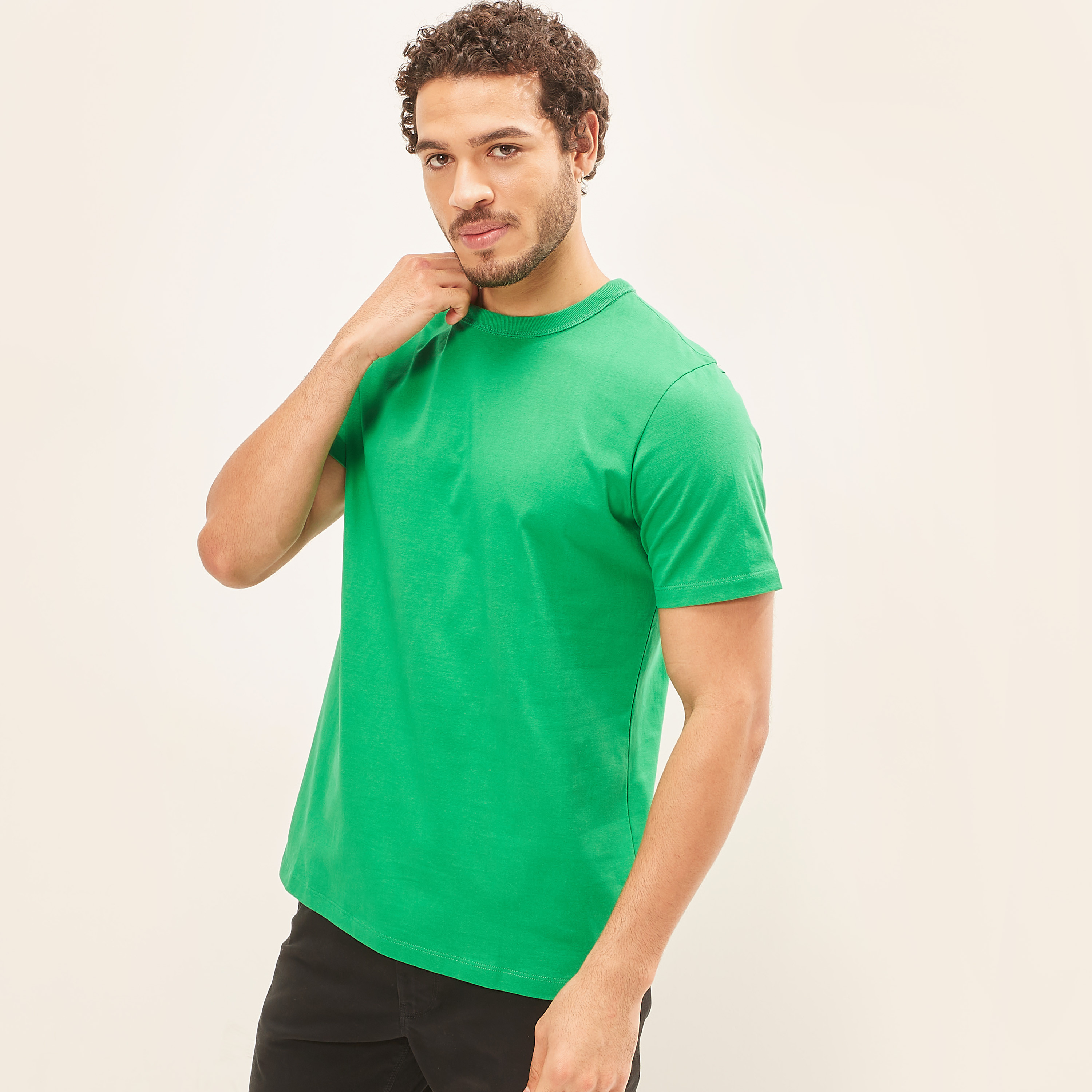 تيشيرت سادة بياقة ضيّقة وأكمام قصيرة-men-clothing-tshirtsandpolos-tshirts-image-3