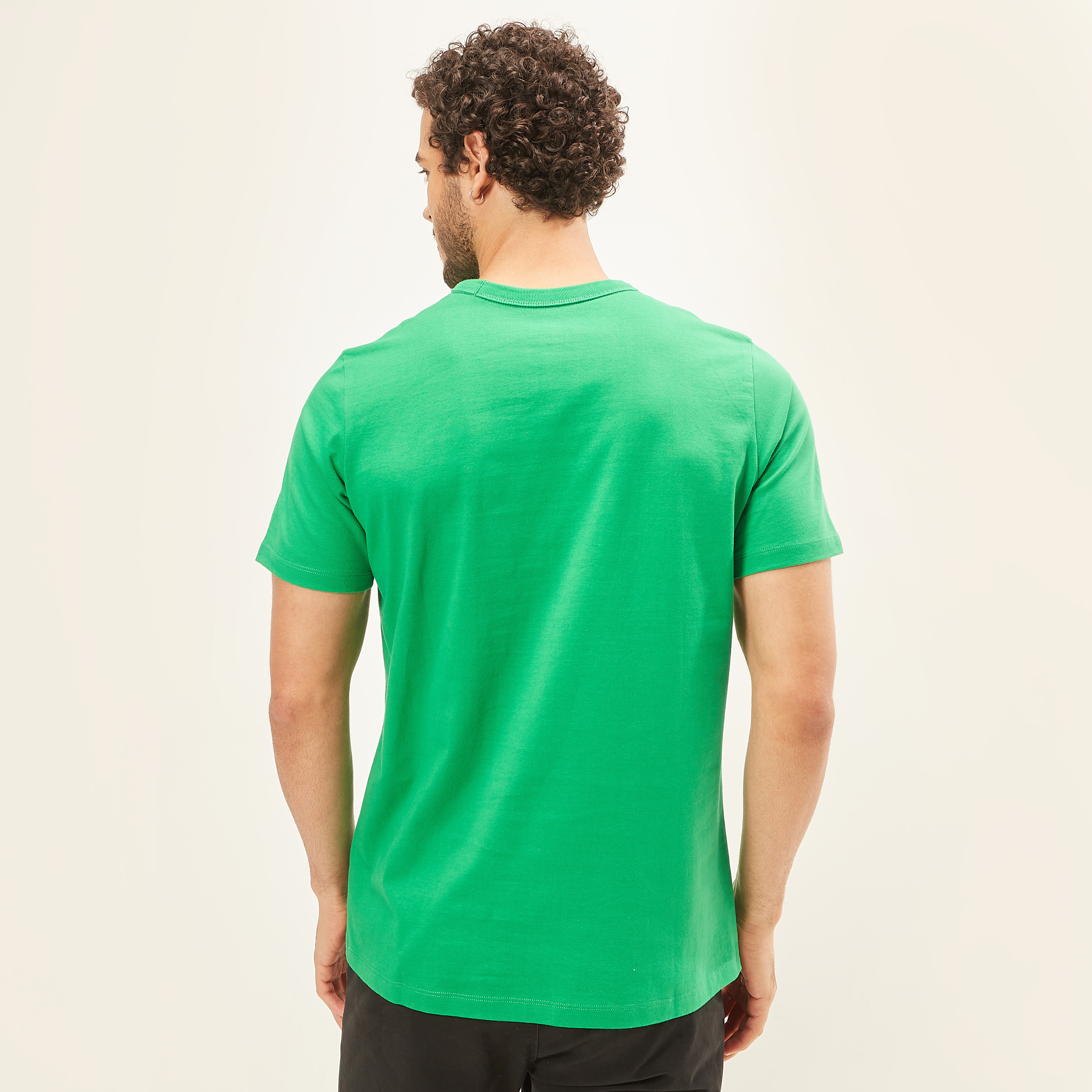 تيشيرت سادة بياقة ضيّقة وأكمام قصيرة-men-clothing-tshirtsandpolos-tshirts-image-4