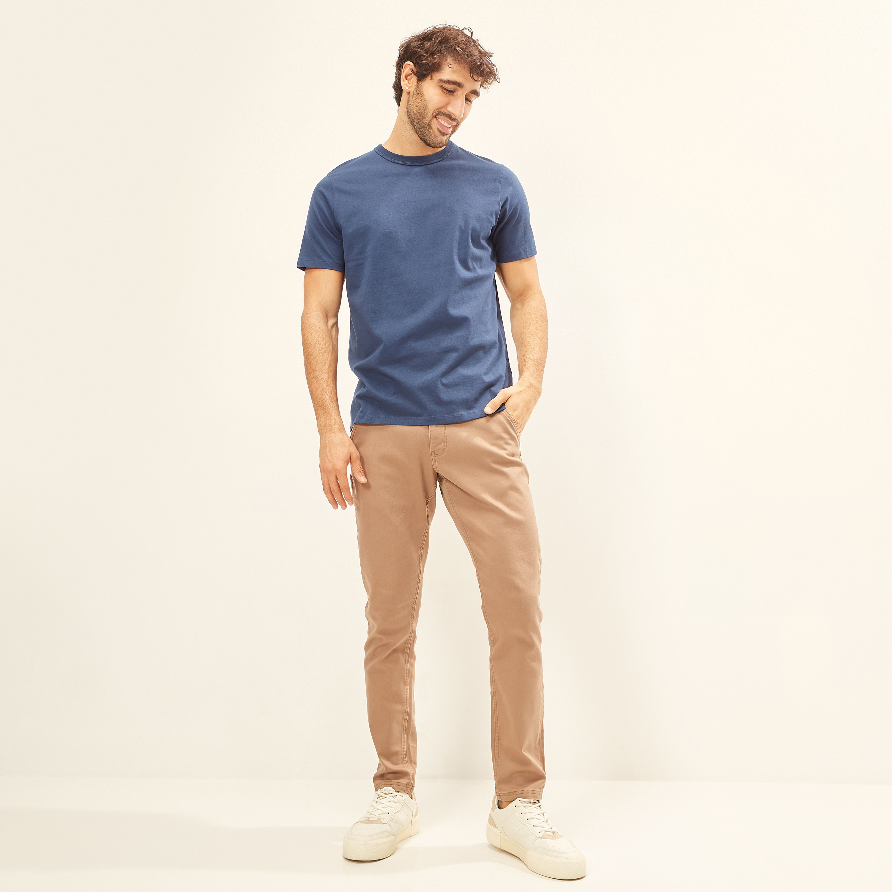 تيشيرت سادة بياقة ضيّقة وأكمام قصيرة-men-clothing-tshirtsandpolos-tshirts-image-9