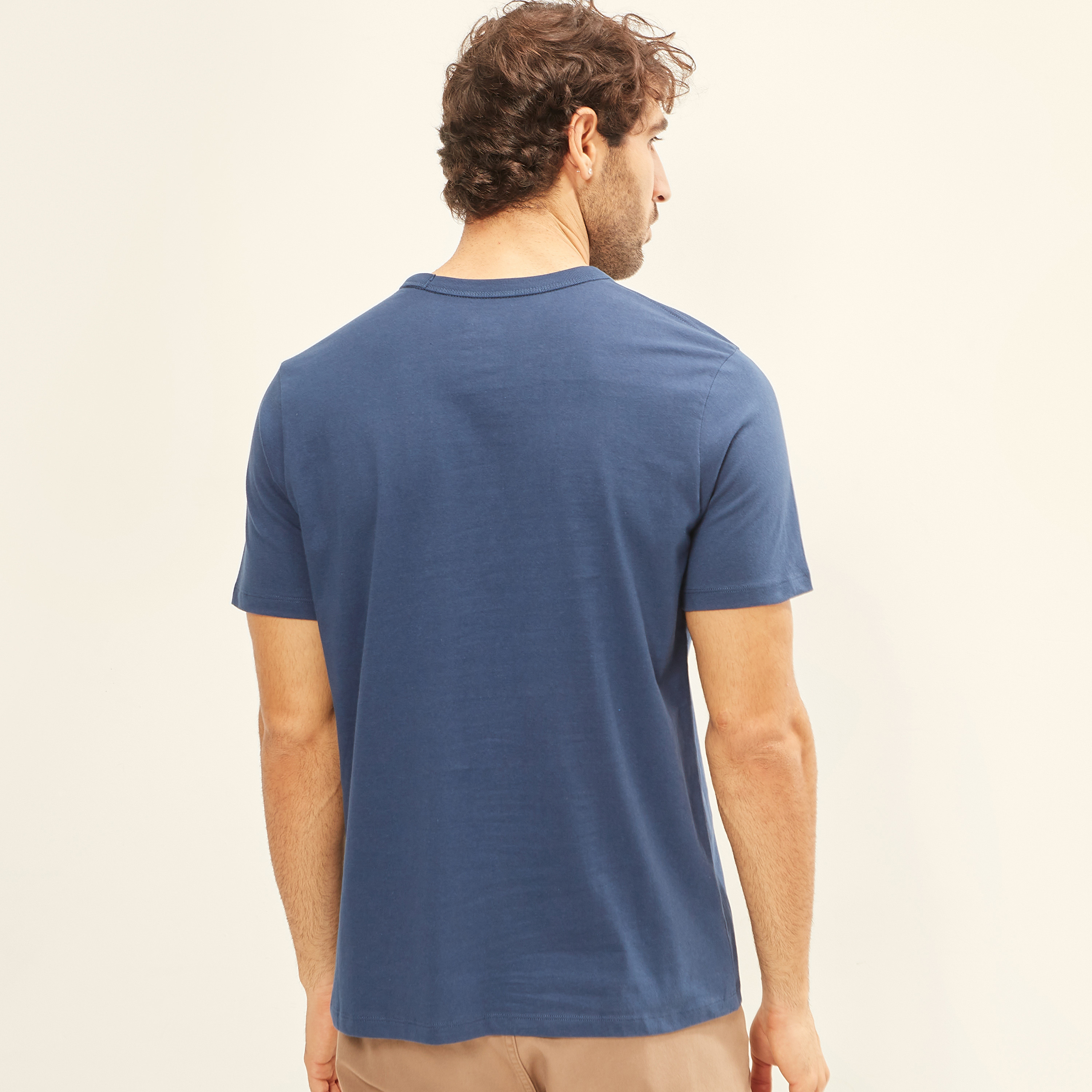 تيشيرت سادة بياقة ضيّقة وأكمام قصيرة-men-clothing-tshirtsandpolos-tshirts-image-10