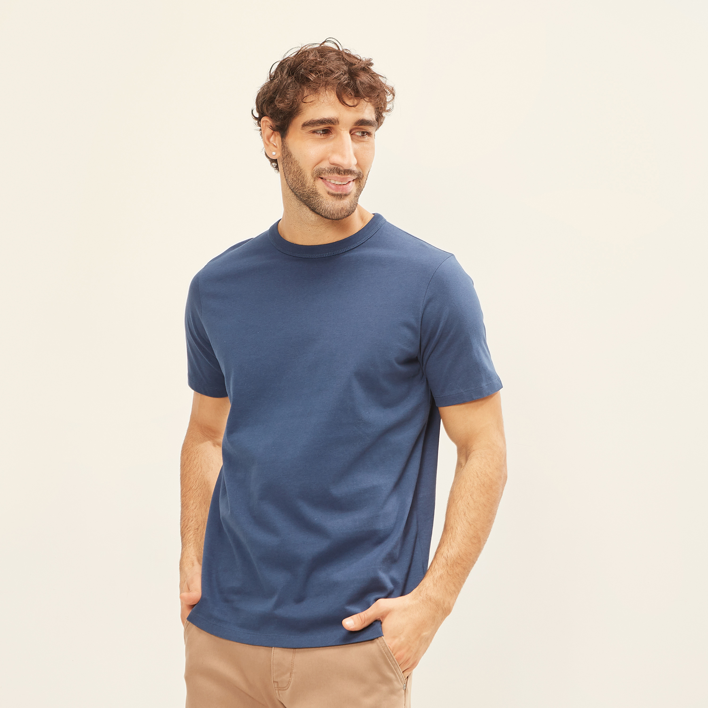تيشيرت سادة بياقة ضيّقة وأكمام قصيرة-men-clothing-tshirtsandpolos-tshirts-image-11