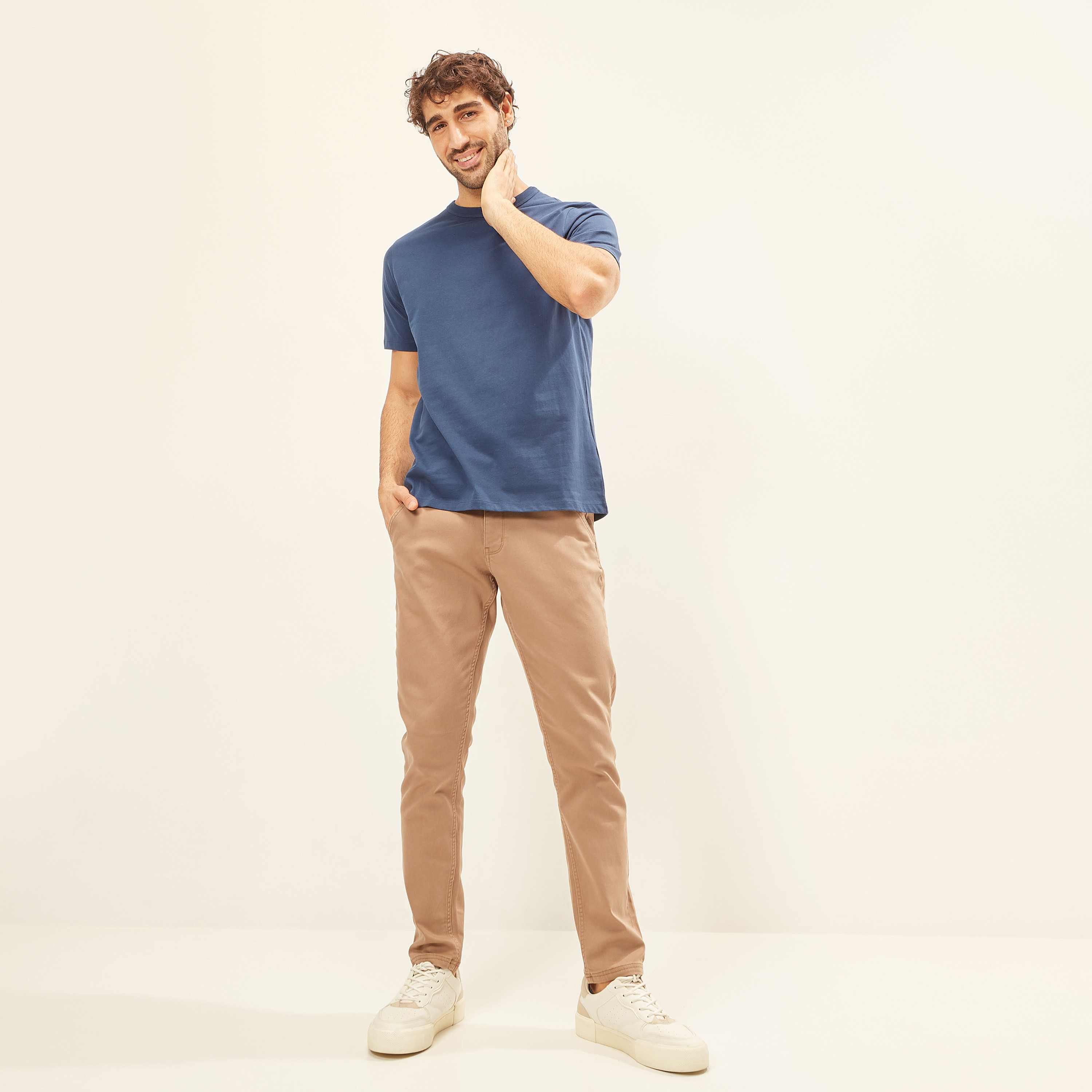 تيشيرت سادة بياقة ضيّقة وأكمام قصيرة-men-clothing-tshirtsandpolos-tshirts-image-12