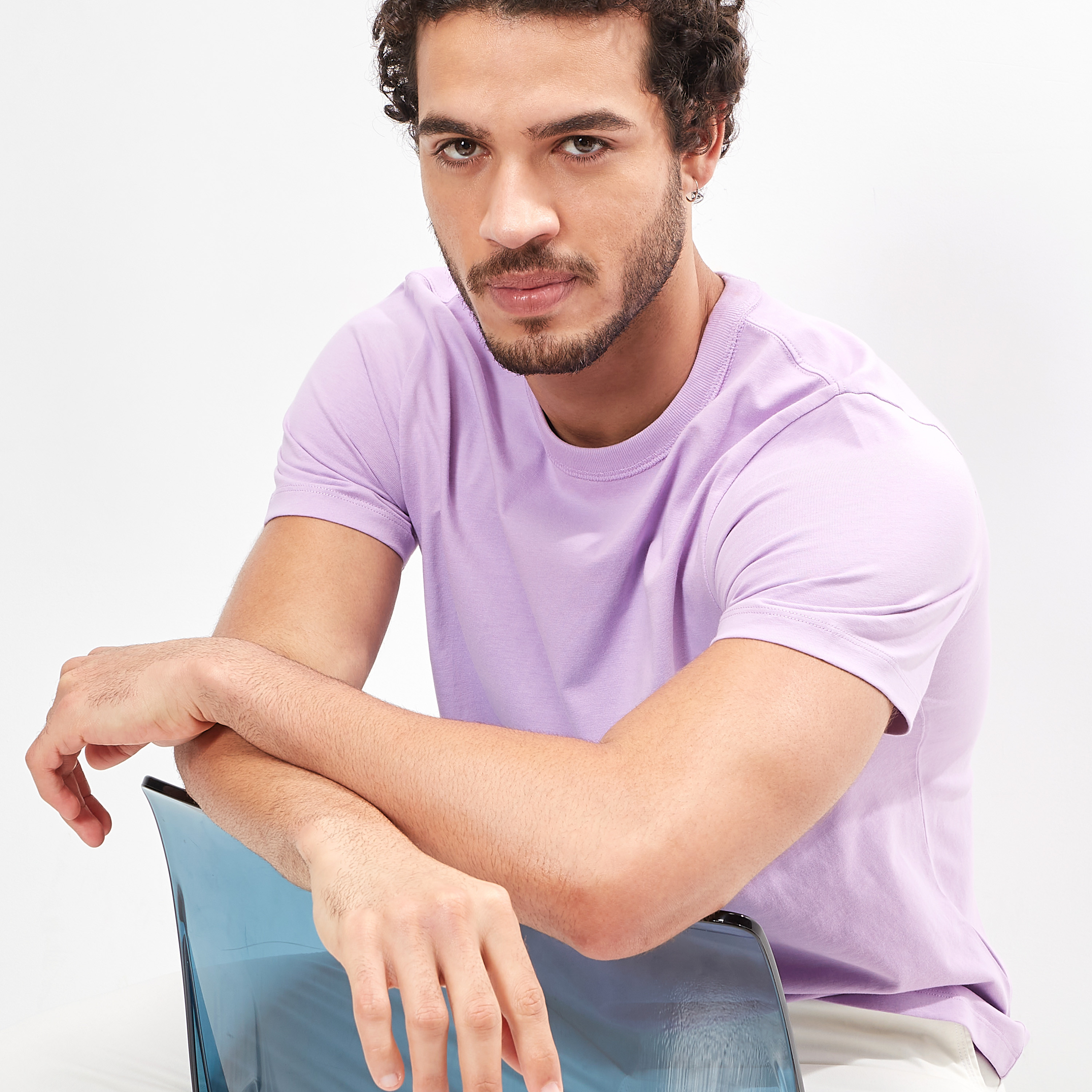 تيشيرت سادة بياقة ضيّقة وأكمام قصيرة-men-clothing-tshirtsandpolos-tshirts-image-17