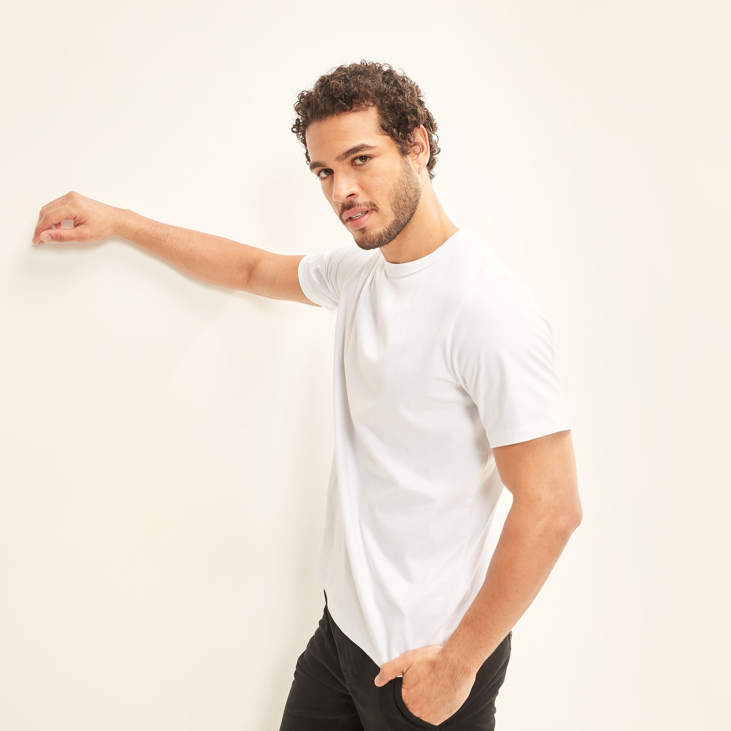 تيشيرت سادة بياقة ضيّقة وأكمام قصيرة-men-clothing-tshirtsandpolos-tshirts-image-18