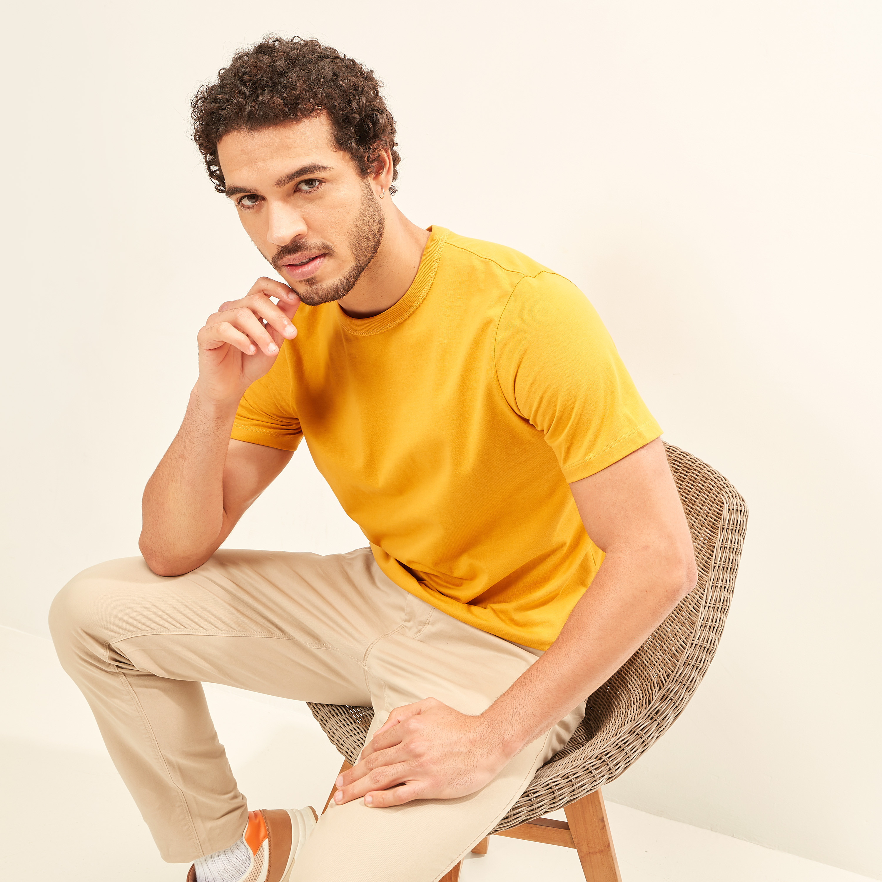تيشيرت سادة بياقة ضيّقة وأكمام قصيرة-men-clothing-tshirtsandpolos-tshirts-image-22
