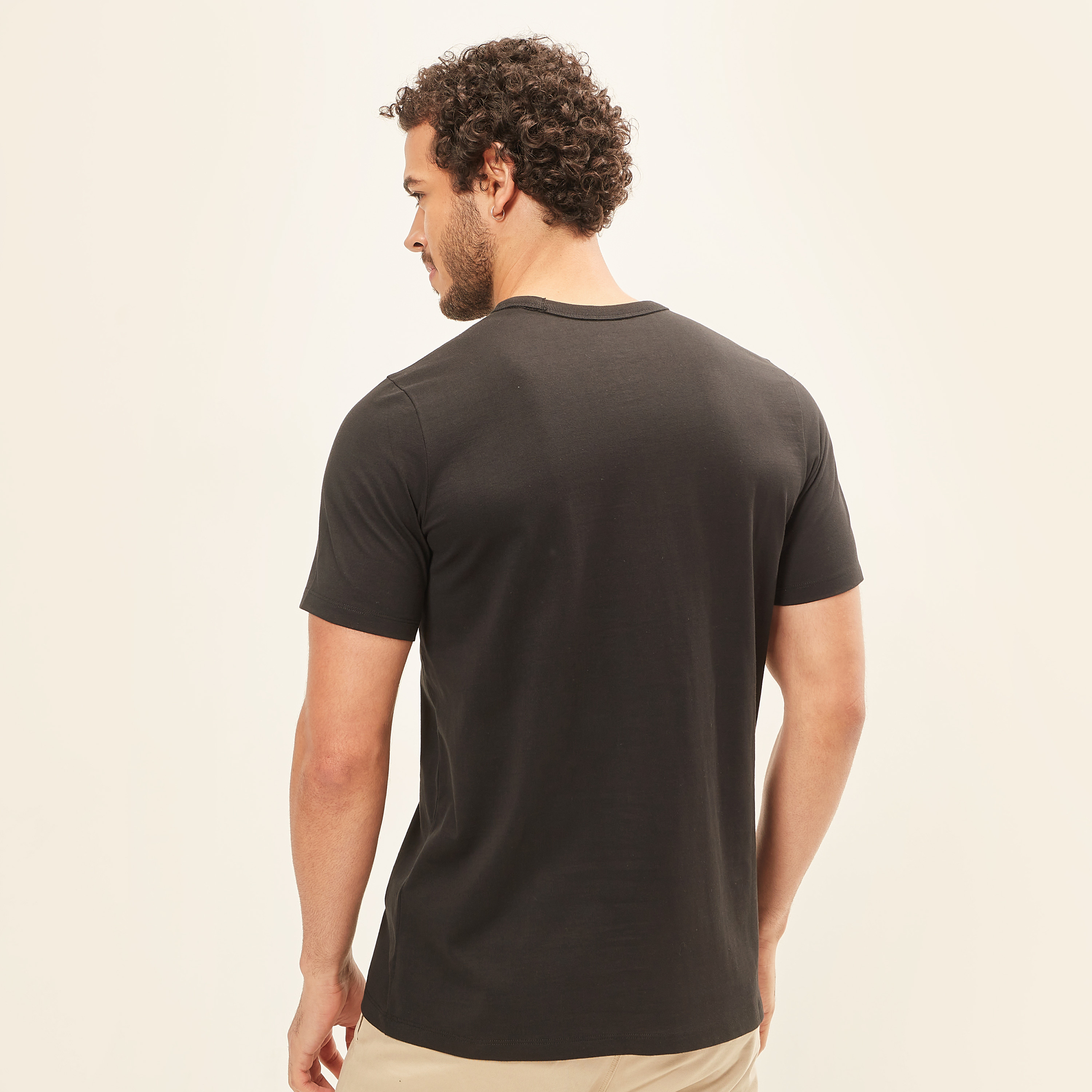 تيشيرت سادة بياقة ضيّقة وأكمام قصيرة-men-clothing-tshirtsandpolos-tshirts-image-30