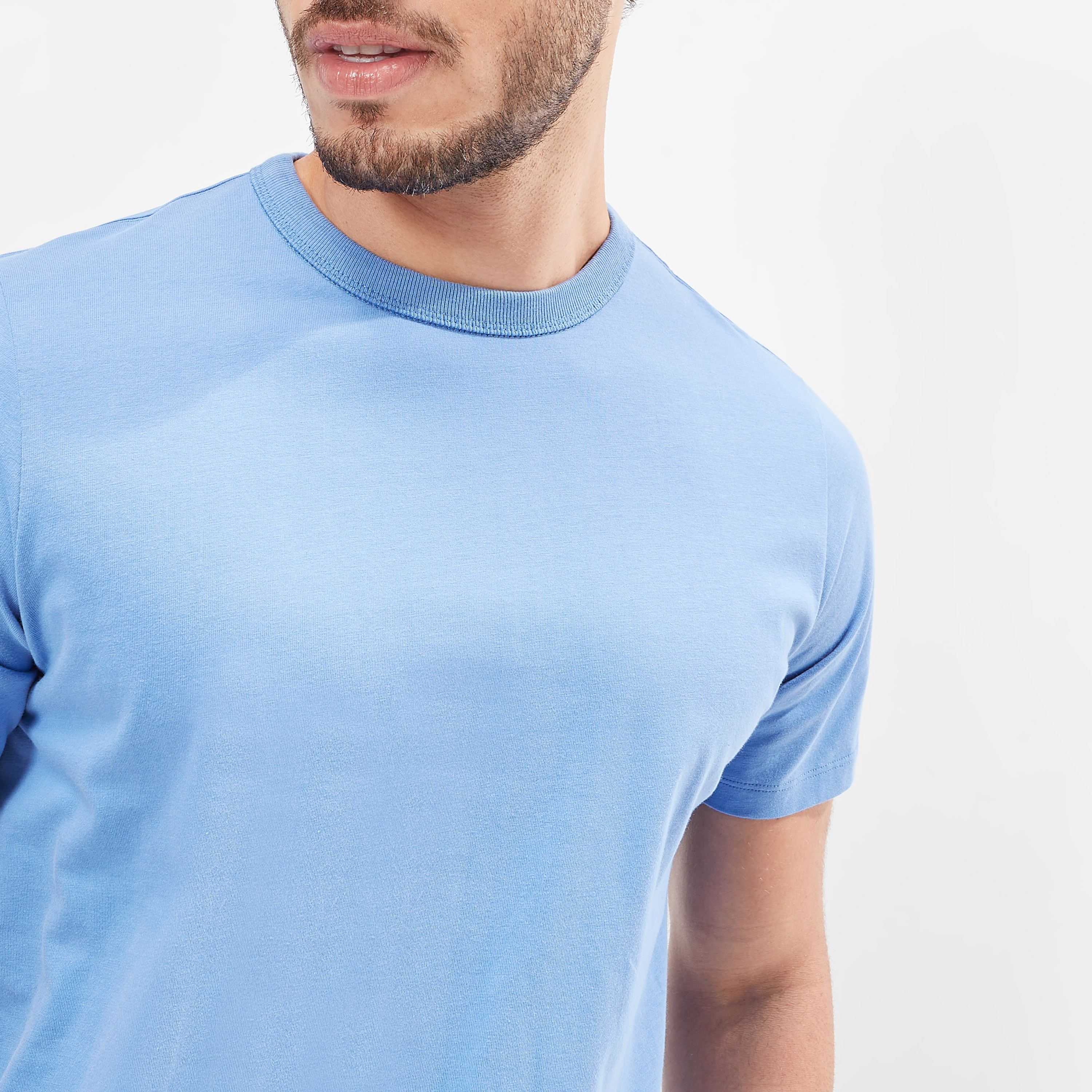 تيشيرت سادة بياقة ضيّقة وأكمام قصيرة-men-clothing-tshirtsandpolos-tshirts-image-36