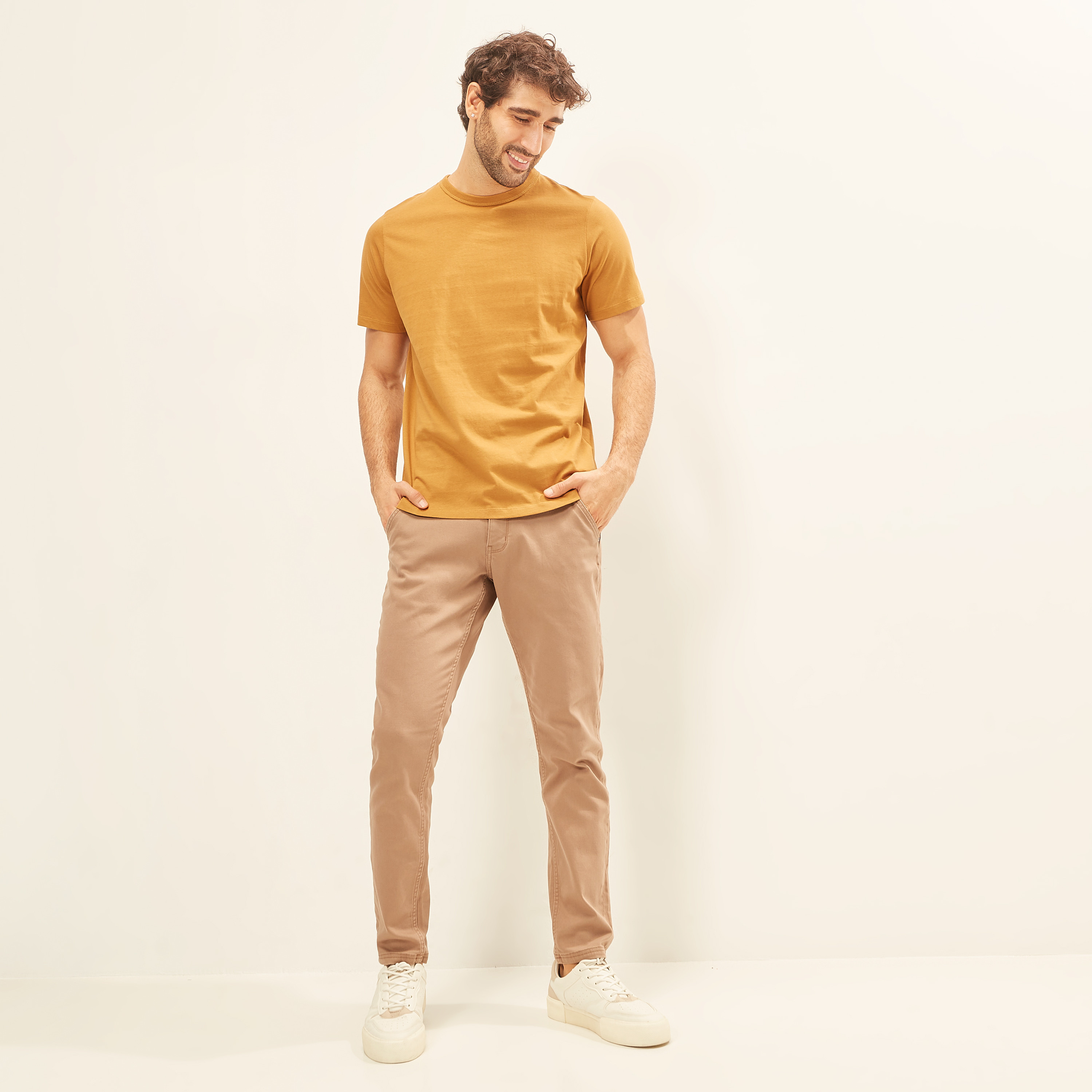 تيشيرت سادة بياقة ضيّقة وأكمام قصيرة-men-clothing-tshirtsandpolos-tshirts-image-47