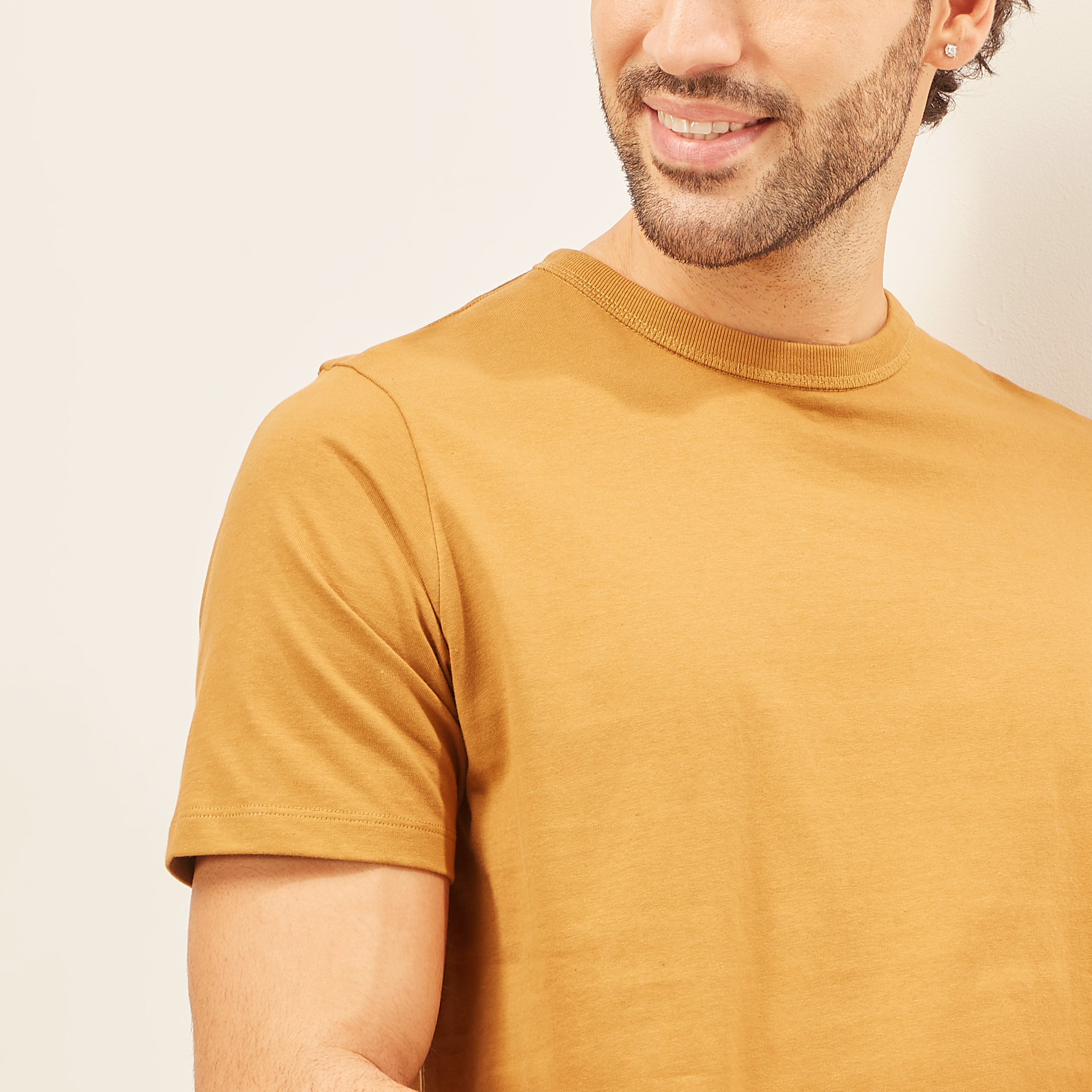تيشيرت سادة بياقة ضيّقة وأكمام قصيرة-men-clothing-tshirtsandpolos-tshirts-image-48