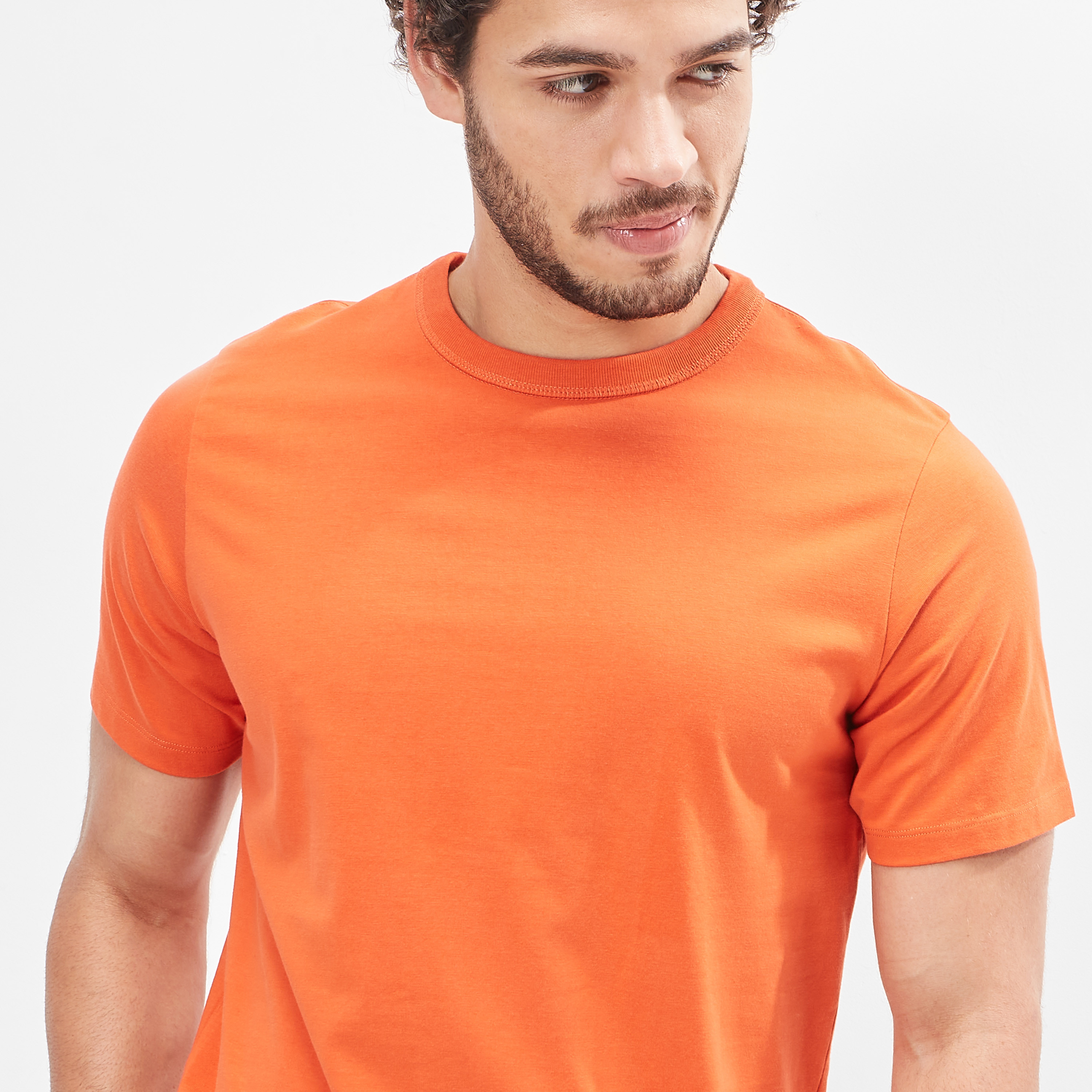 تيشيرت سادة بياقة ضيّقة وأكمام قصيرة-men-clothing-tshirtsandpolos-tshirts-image-54