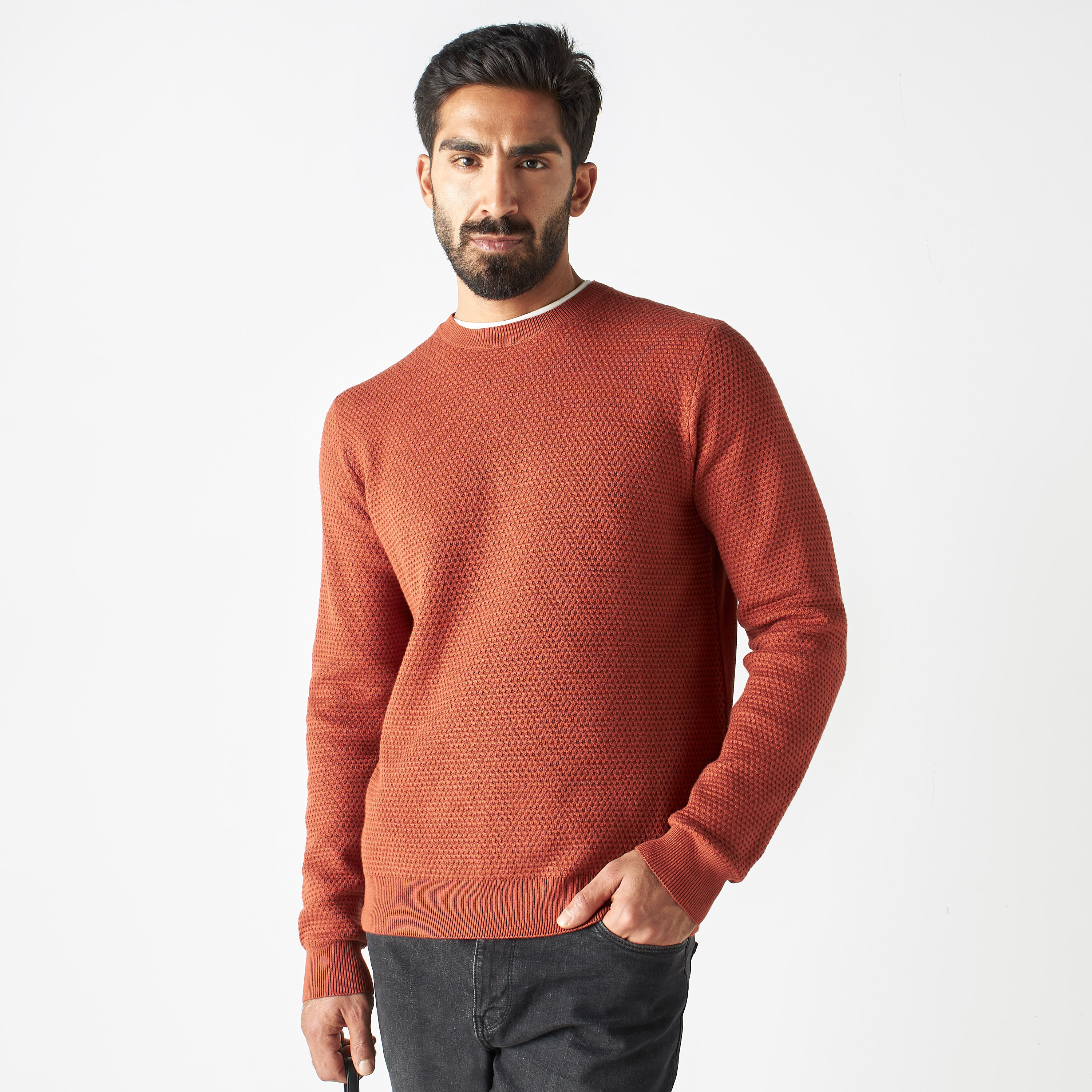 بلوفر بارز الملمس بأكمام طويلة وياقة ضيقة-men-clothing-sweatersandpullovers-image-1