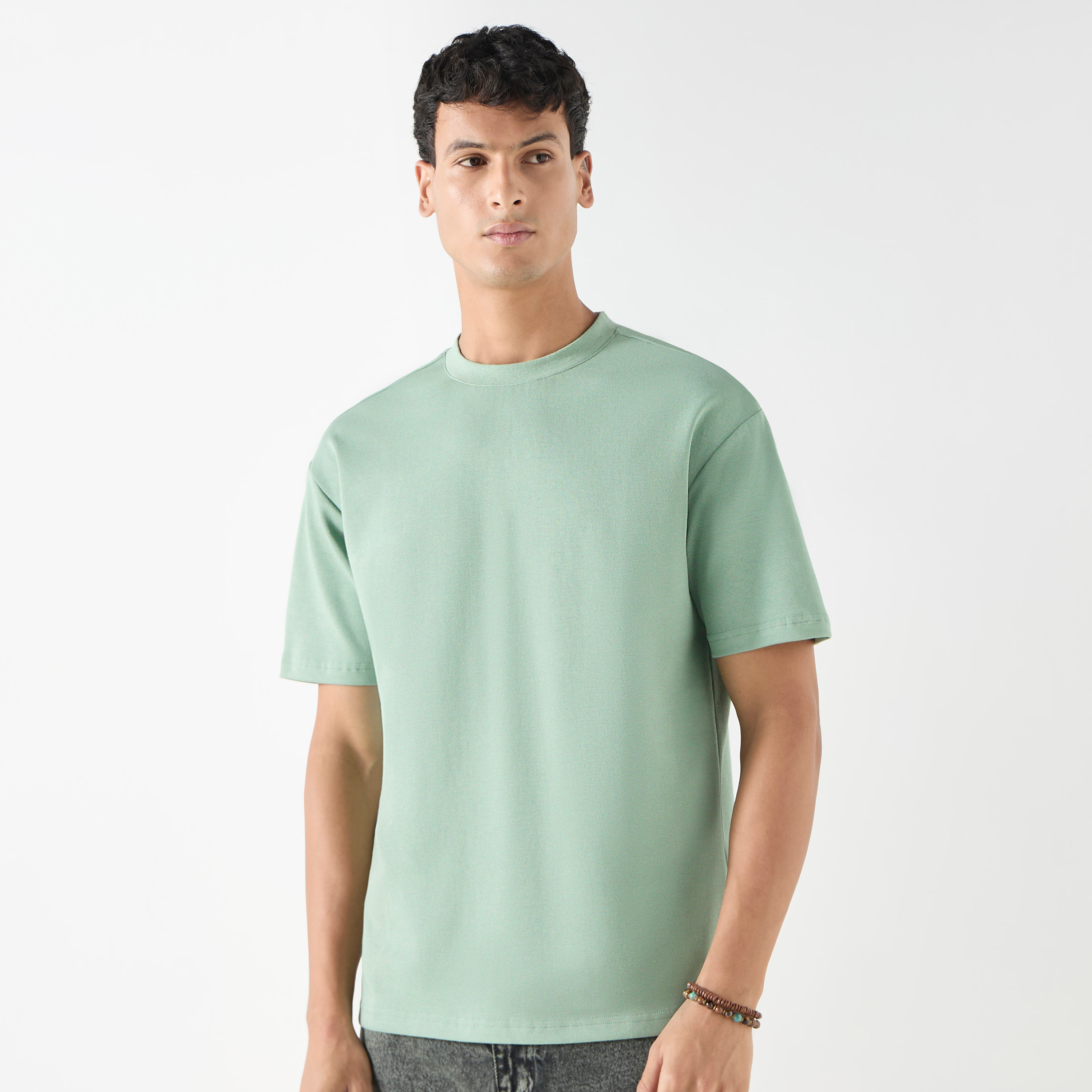 Buy Men s Solid Crew Neck T shirt with Short Sleeves Online Centrepoint Oman