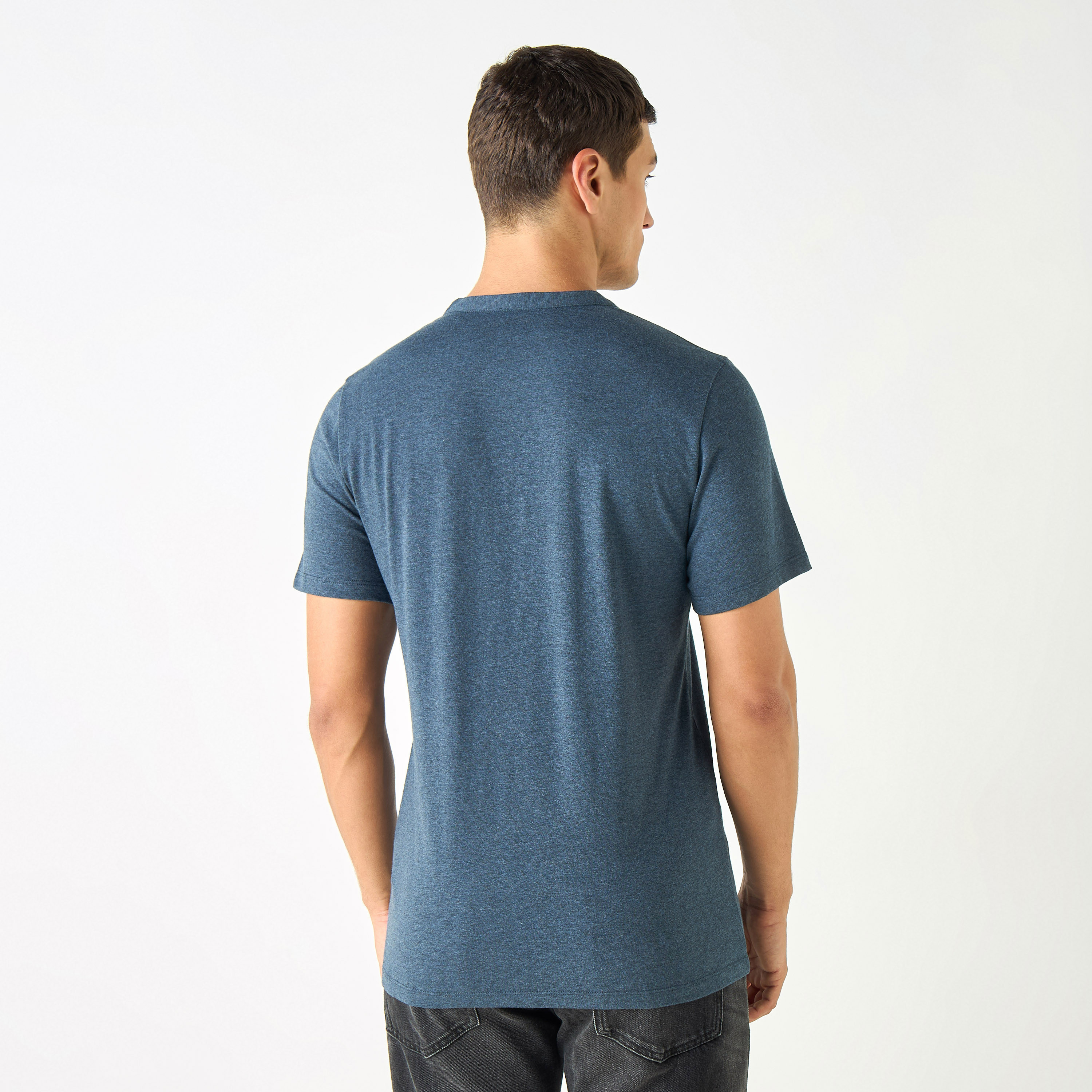 تيشيرت بياقة هنلي مع إغلاق نصف أزرار-men-clothing-tshirtsandpolos-tshirts-image-11