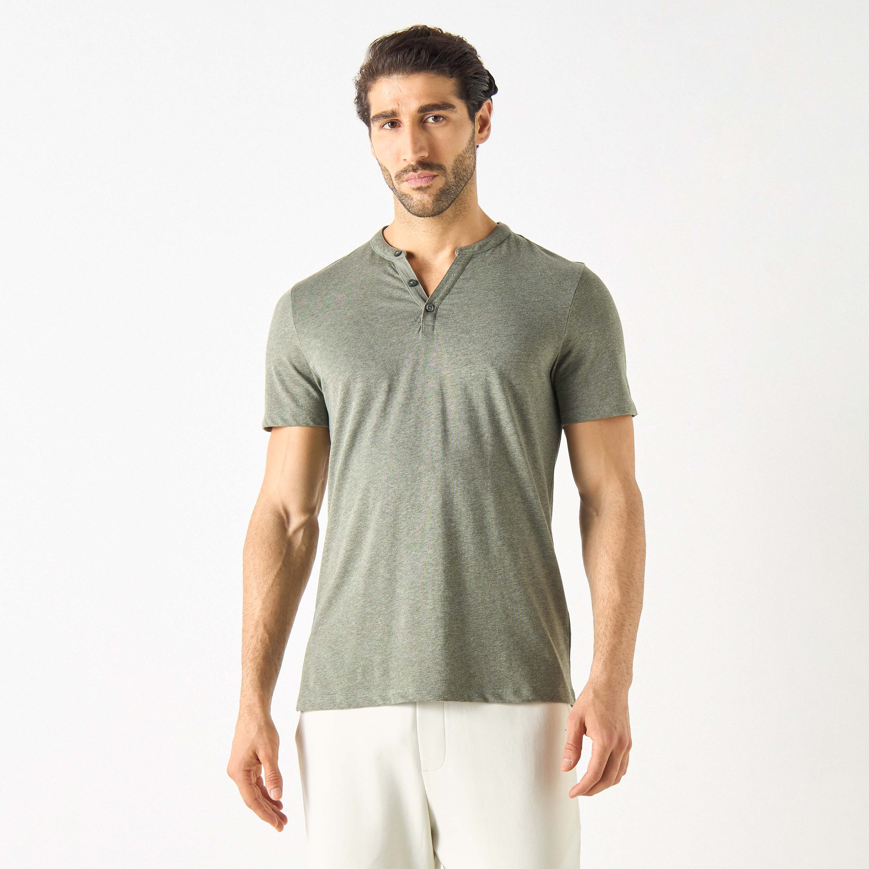 تيشيرت بياقة هنلي مع إغلاق نصف أزرار-men-clothing-tshirtsandpolos-tshirts-image-13