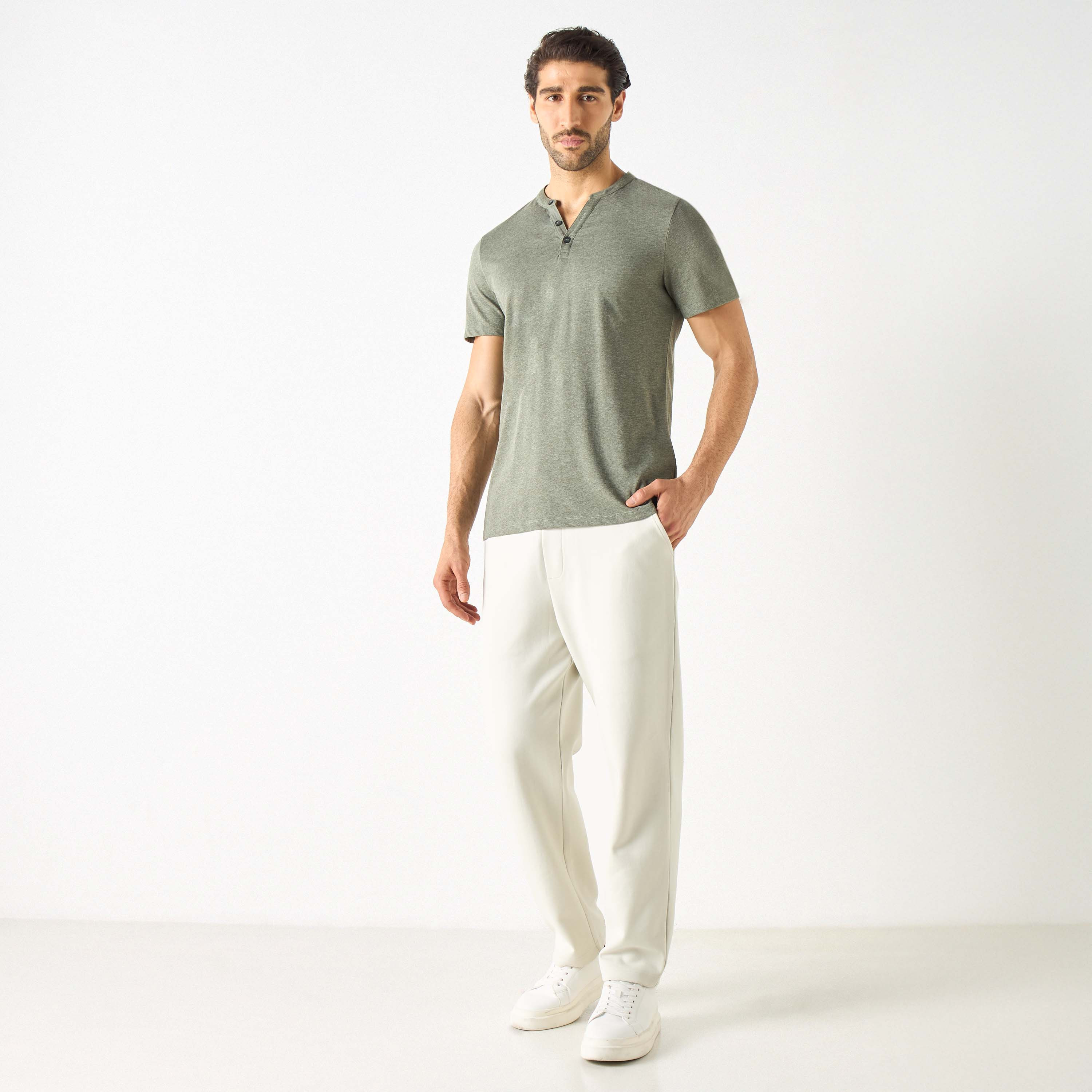 تيشيرت بياقة هنلي مع إغلاق نصف أزرار-men-clothing-tshirtsandpolos-tshirts-image-14