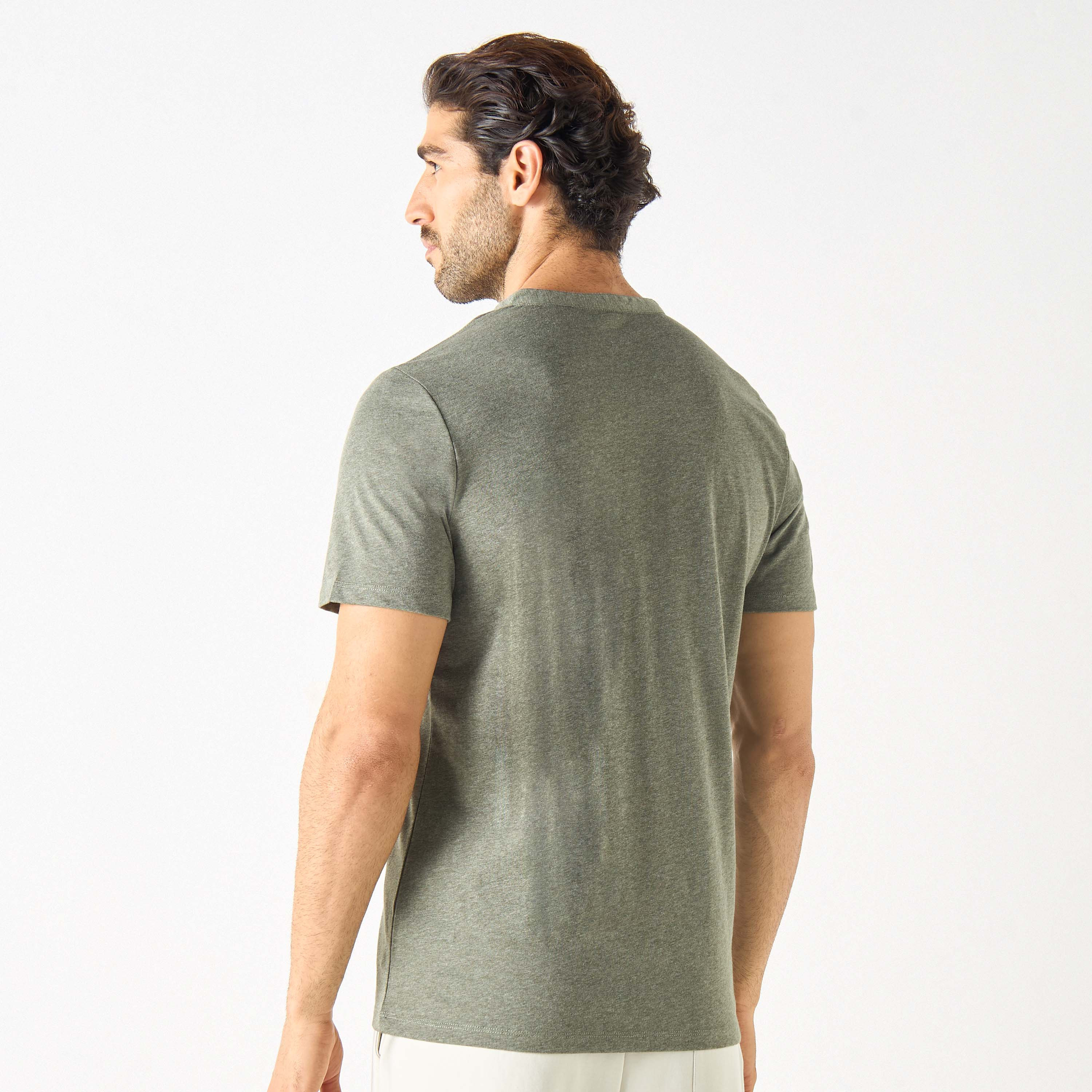 تيشيرت بياقة هنلي مع إغلاق نصف أزرار-men-clothing-tshirtsandpolos-tshirts-image-15