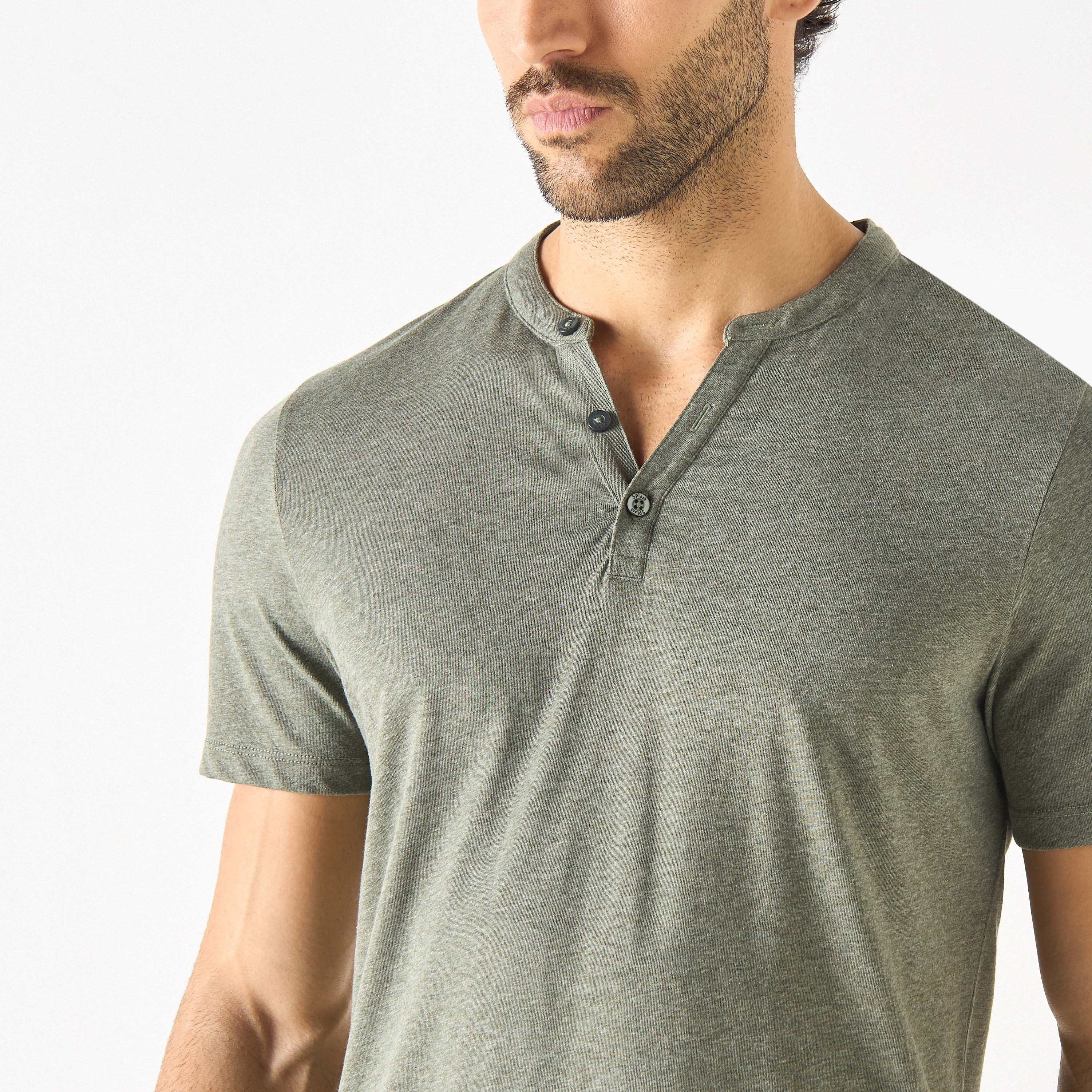 تيشيرت بياقة هنلي مع إغلاق نصف أزرار-men-clothing-tshirtsandpolos-tshirts-image-16