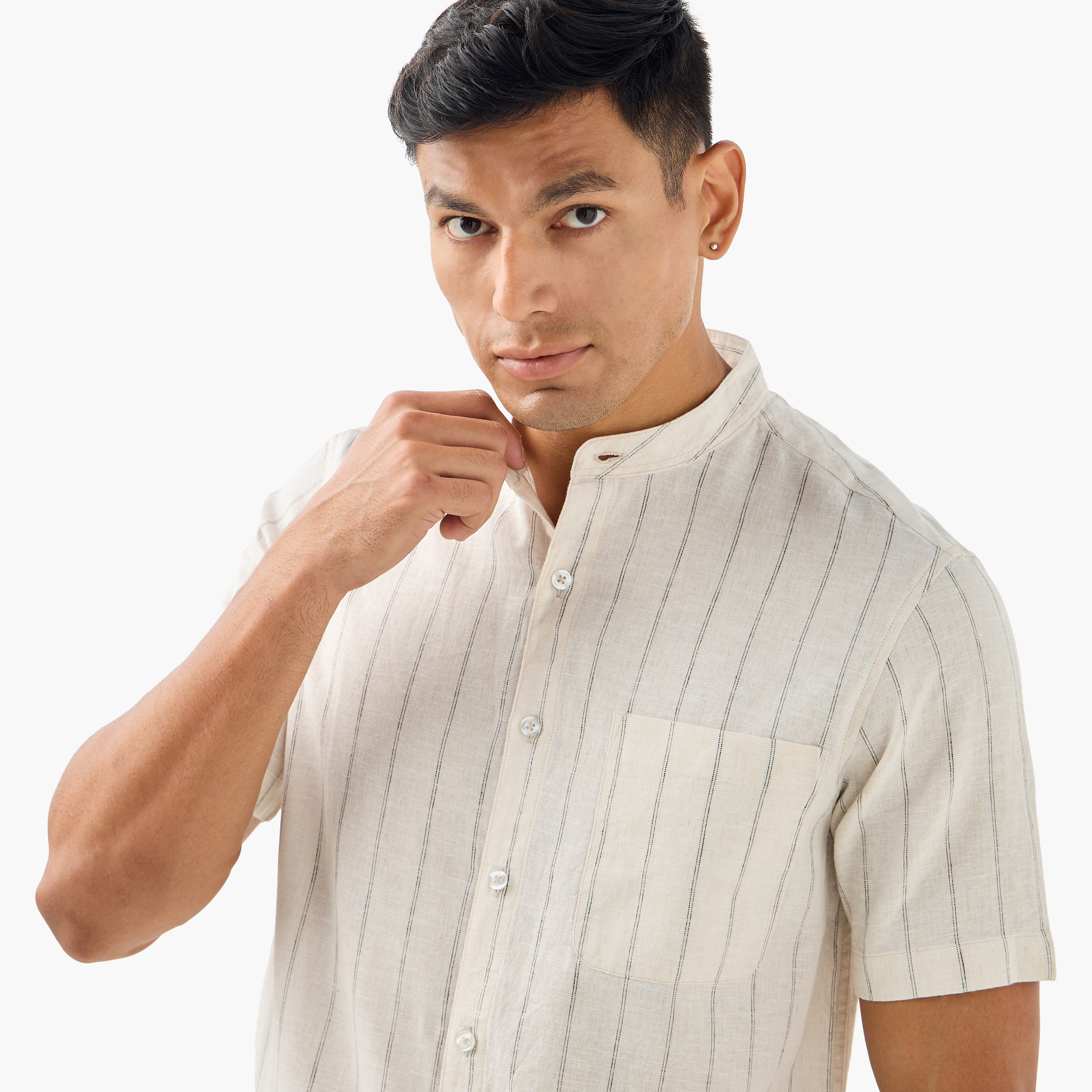 قميص مقلّم من مزيج الكتان بياقة ماندارين-men-clothing-shirts-image-4