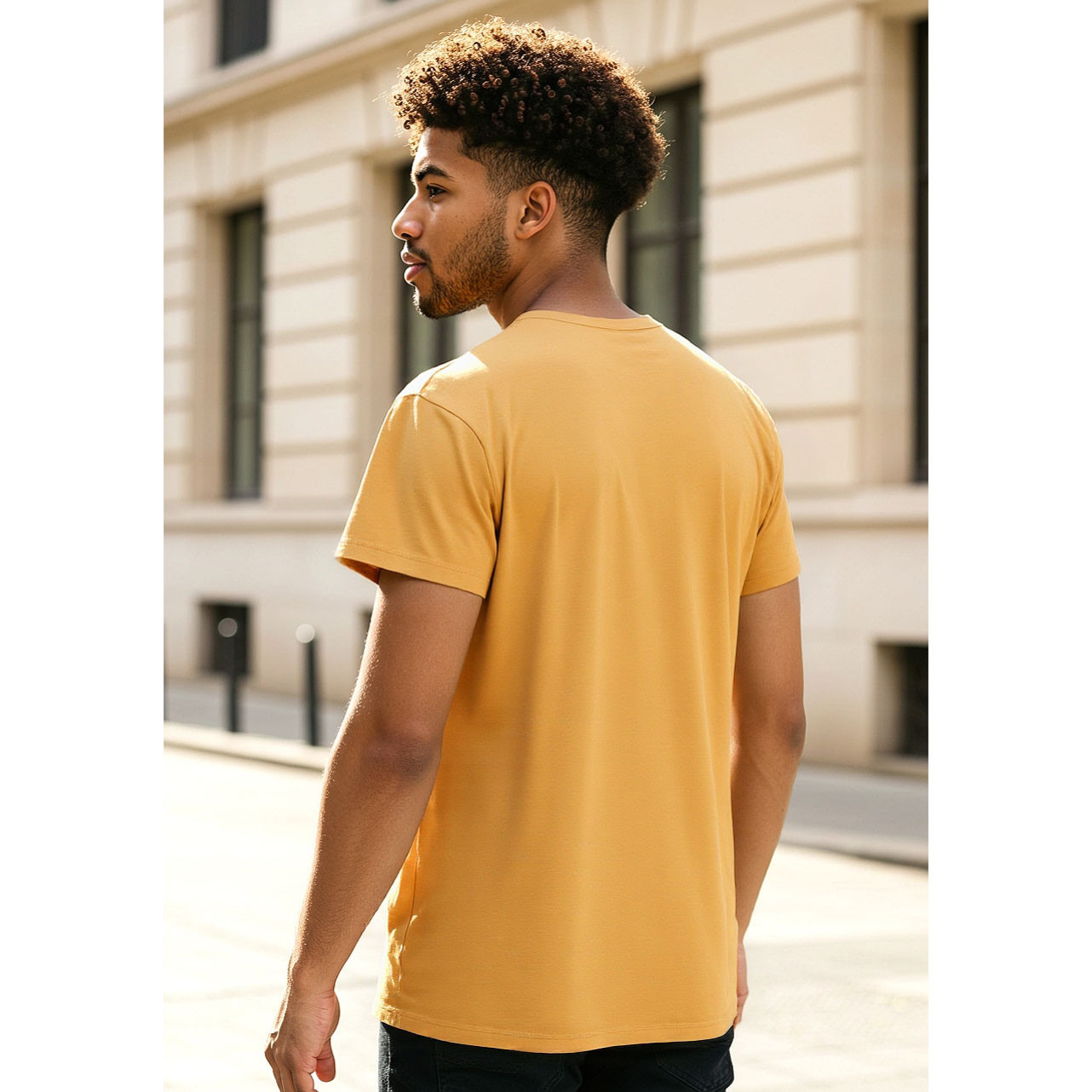تيشيرت بقصة عادية وياقة ضيقة وأكمام قصيرة-men-clothing-tshirtsandpolos-tshirts-image-3