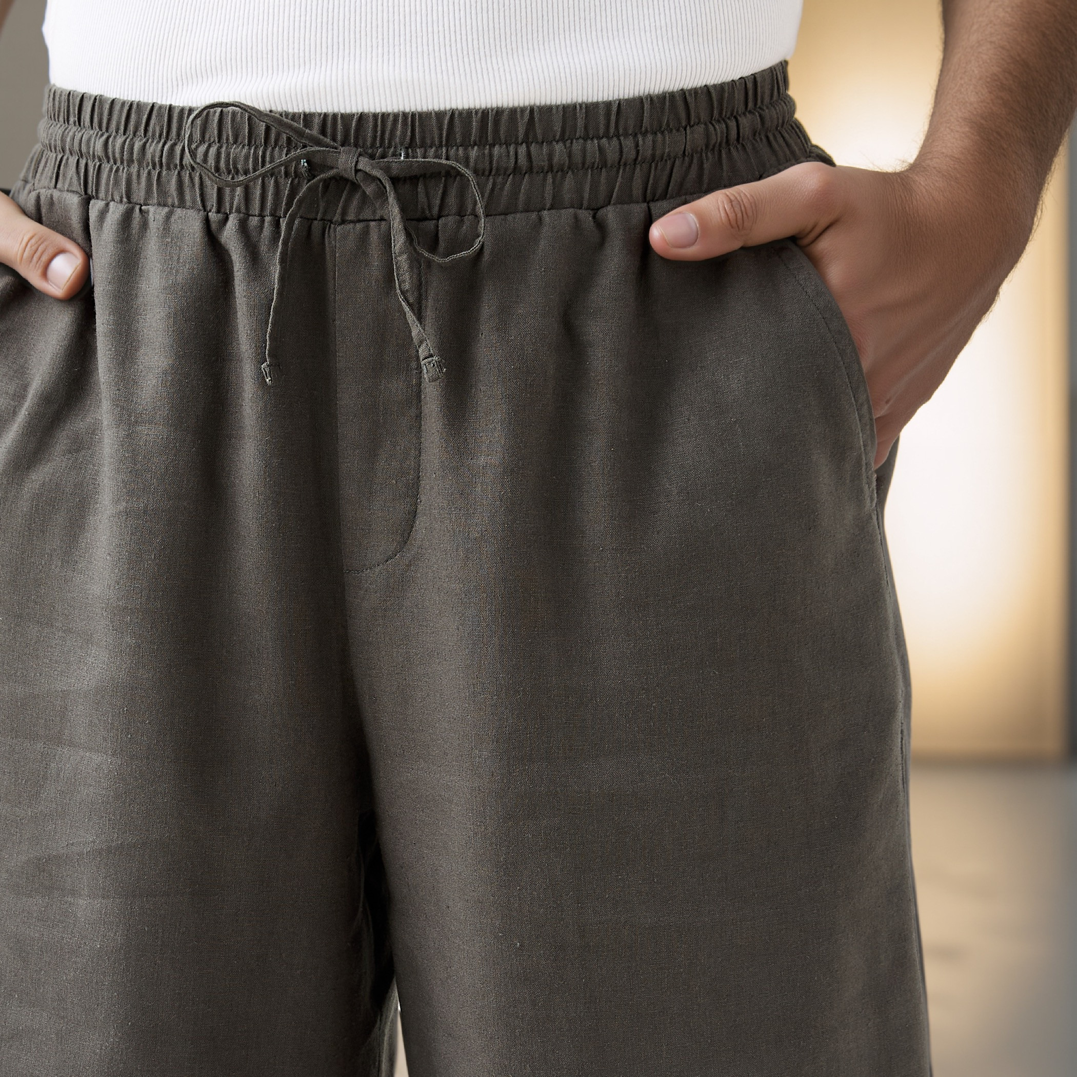 شورت من مزيج الكتان بقصّة عادية وخصر مطاطي-men-clothing-bottoms-shorts-image-4