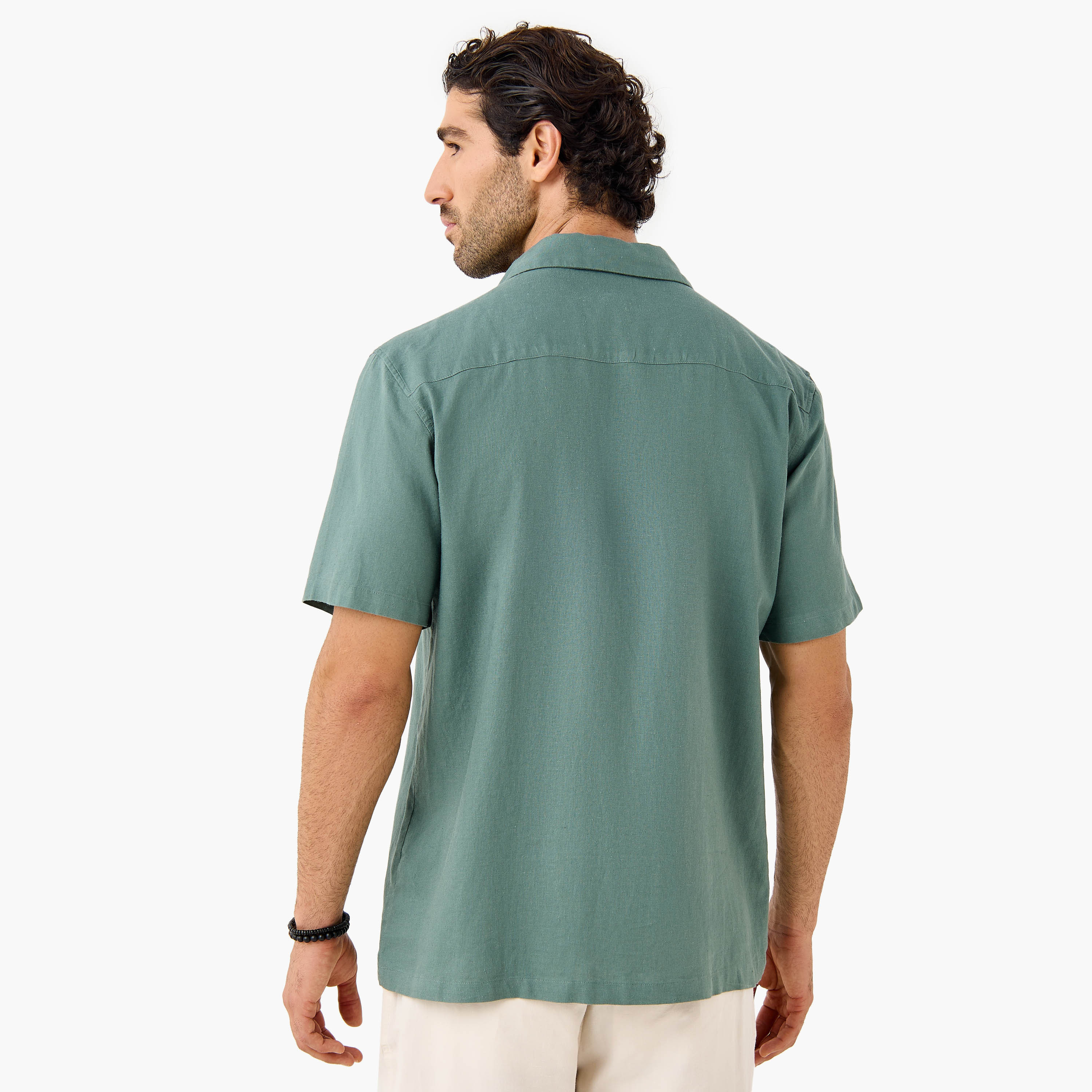 قميص من مزيج الكتان بياقة وقصة عادية وجيب على الصدر-men-clothing-shirts-image-18