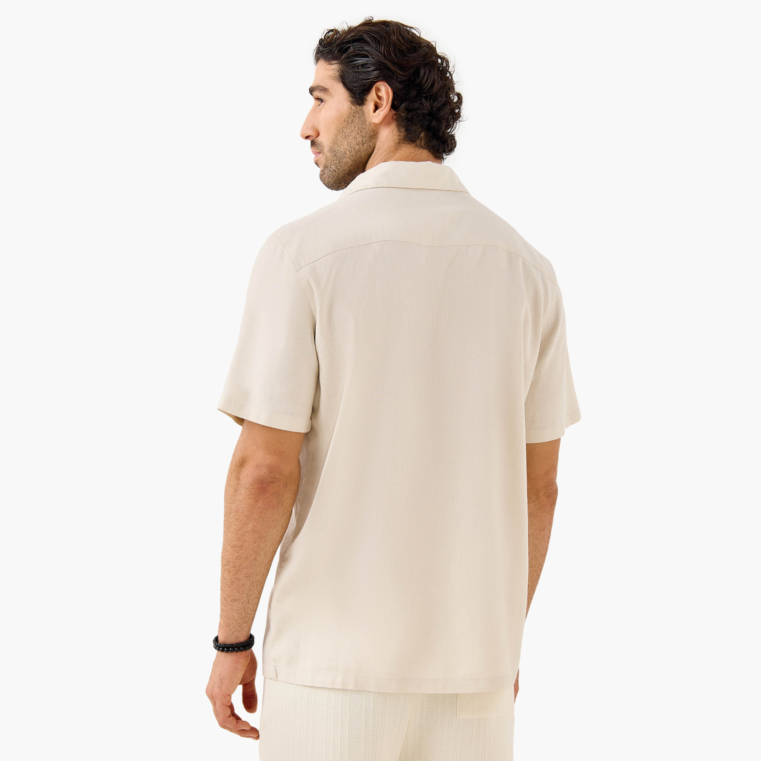 قميص من مزيج الكتان بياقة وقصة عادية وجيب على الصدر-men-clothing-shirts-image-13