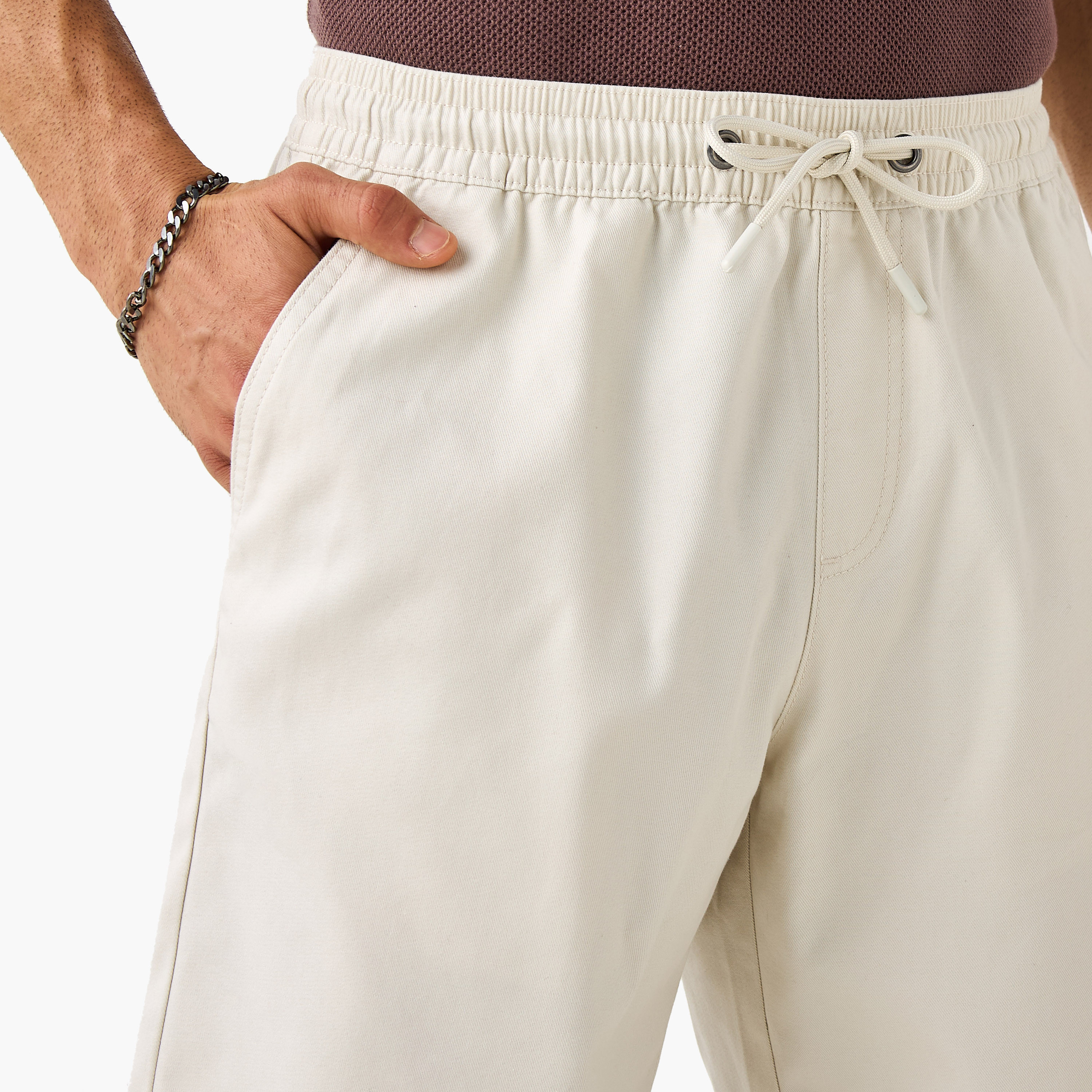 شورت بقصة مريحة وخصر مرن وجيوب-men-clothing-bottoms-shorts-image-4