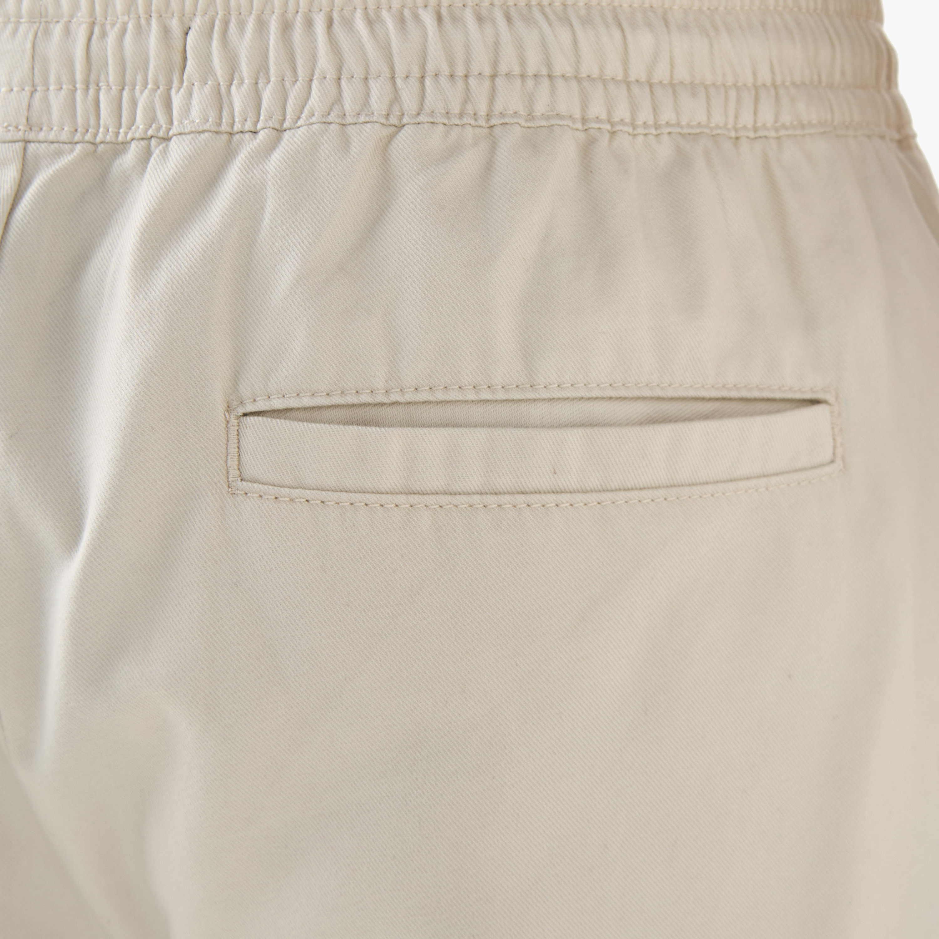 شورت بقصة مريحة وخصر مرن وجيوب-men-clothing-bottoms-shorts-image-5