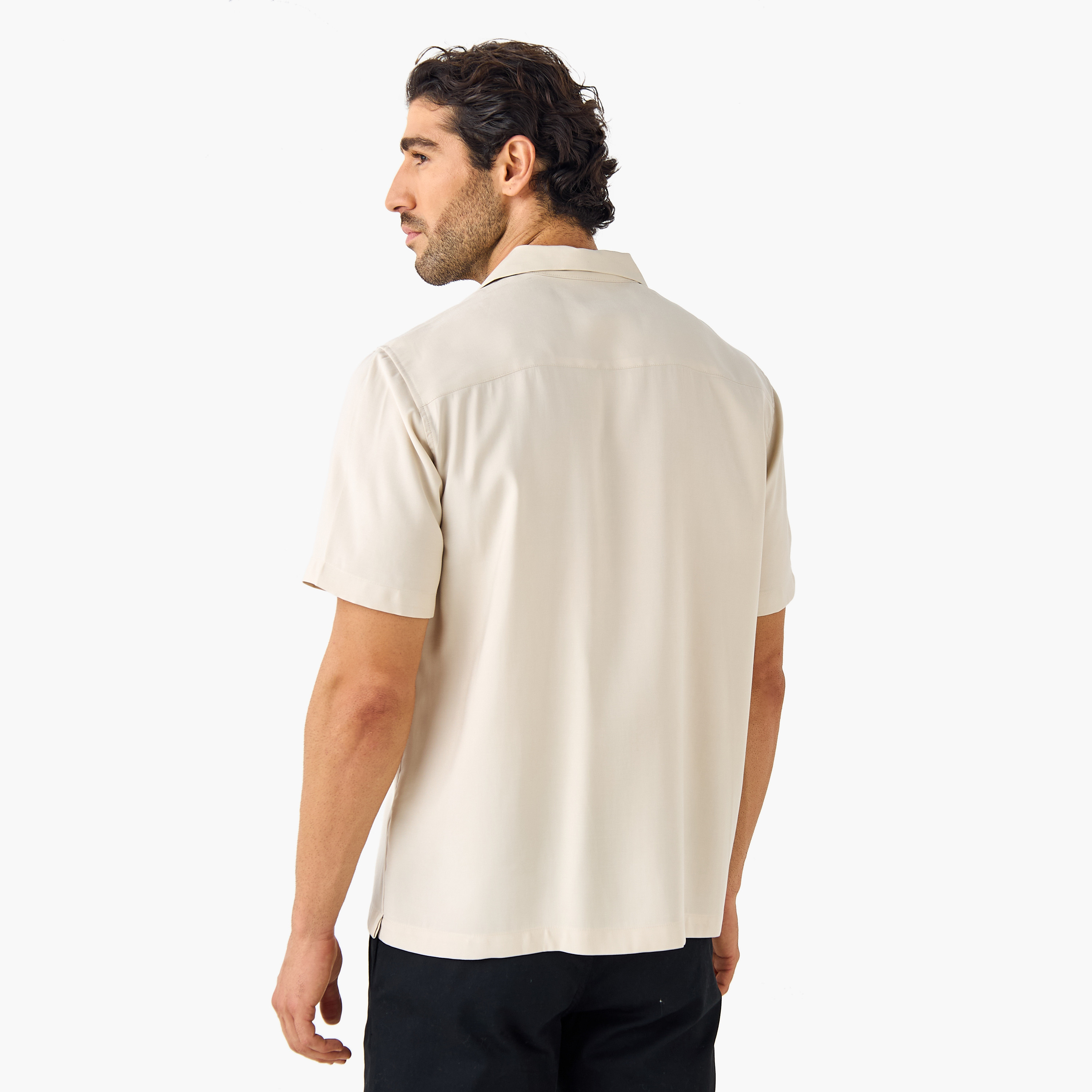 قميص بياقة وقصة مريحة-men-clothing-shirts-image-3