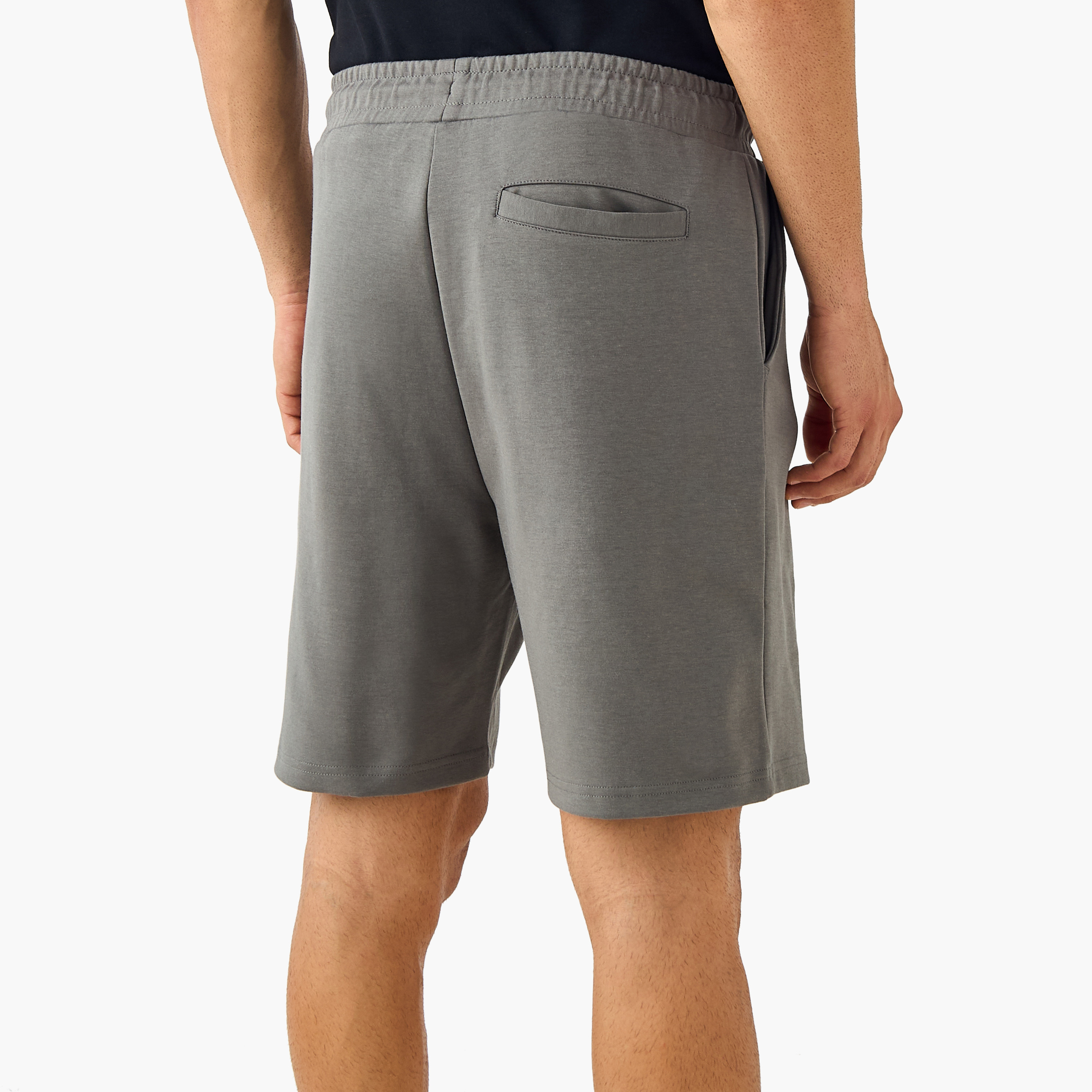 شورت سكوبا بقصّة عادية بخصر مطاطي وجيوب-men-clothing-bottoms-shorts-image-3