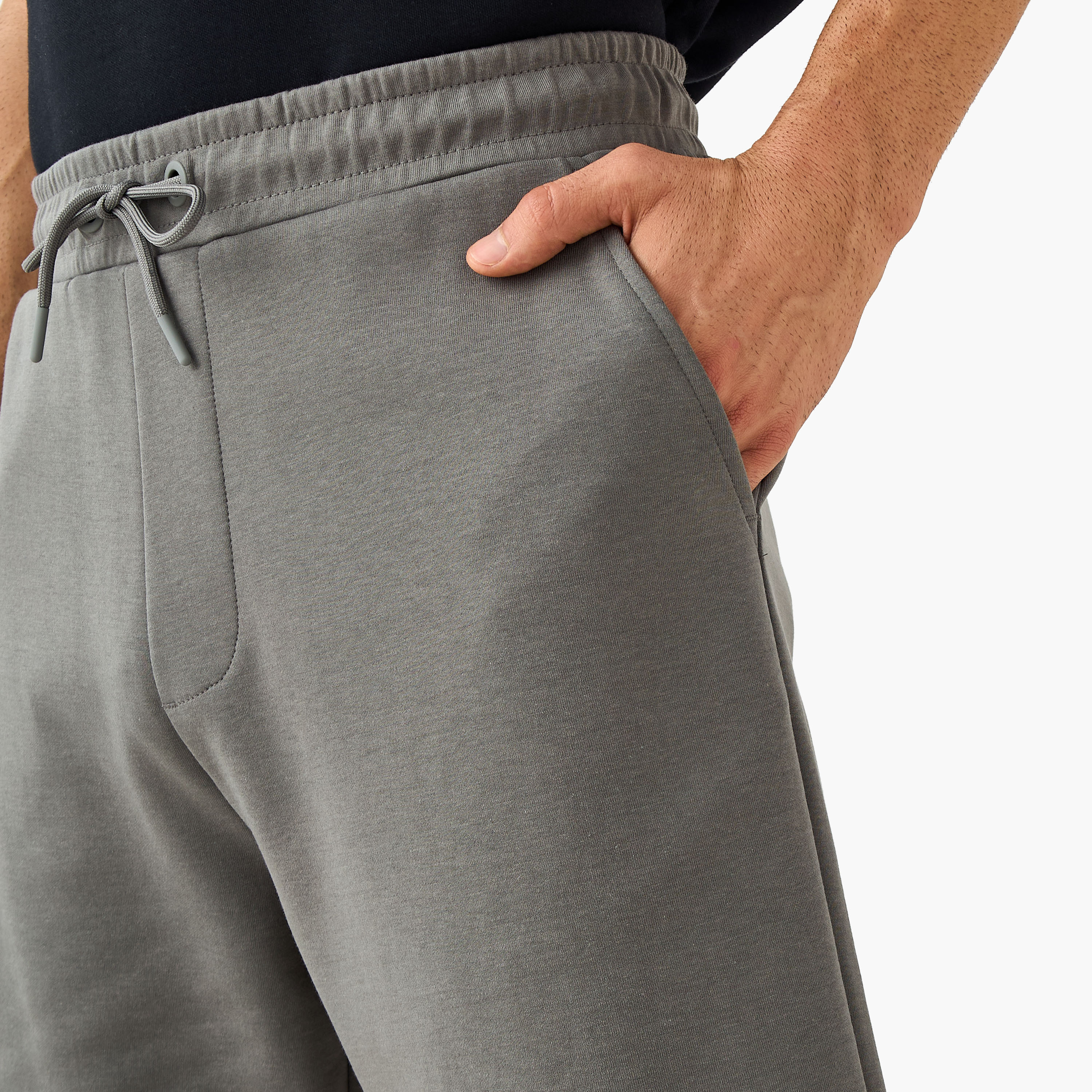 شورت سكوبا بقصّة عادية بخصر مطاطي وجيوب-men-clothing-bottoms-shorts-image-4