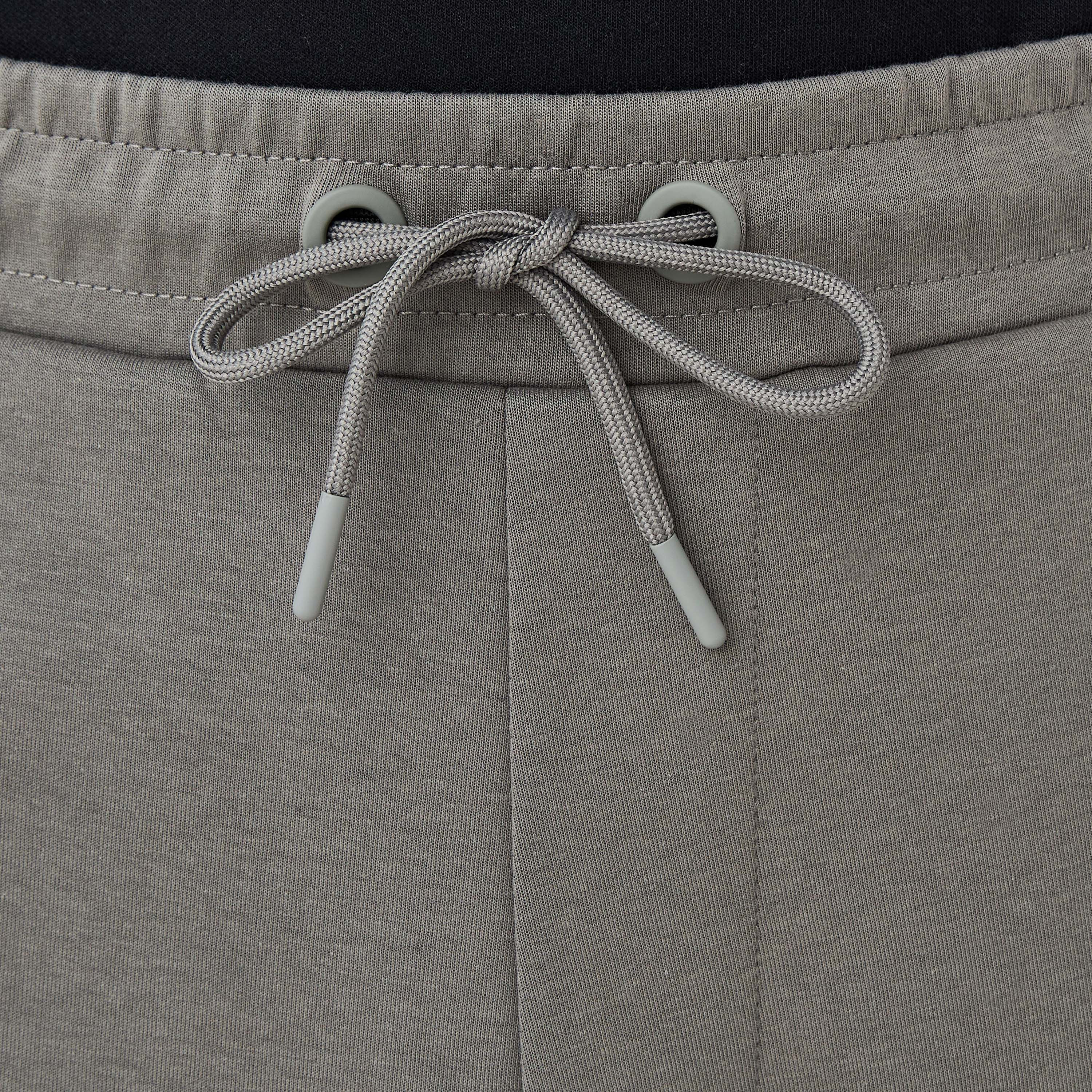 شورت سكوبا بقصّة عادية بخصر مطاطي وجيوب-men-clothing-bottoms-shorts-image-5