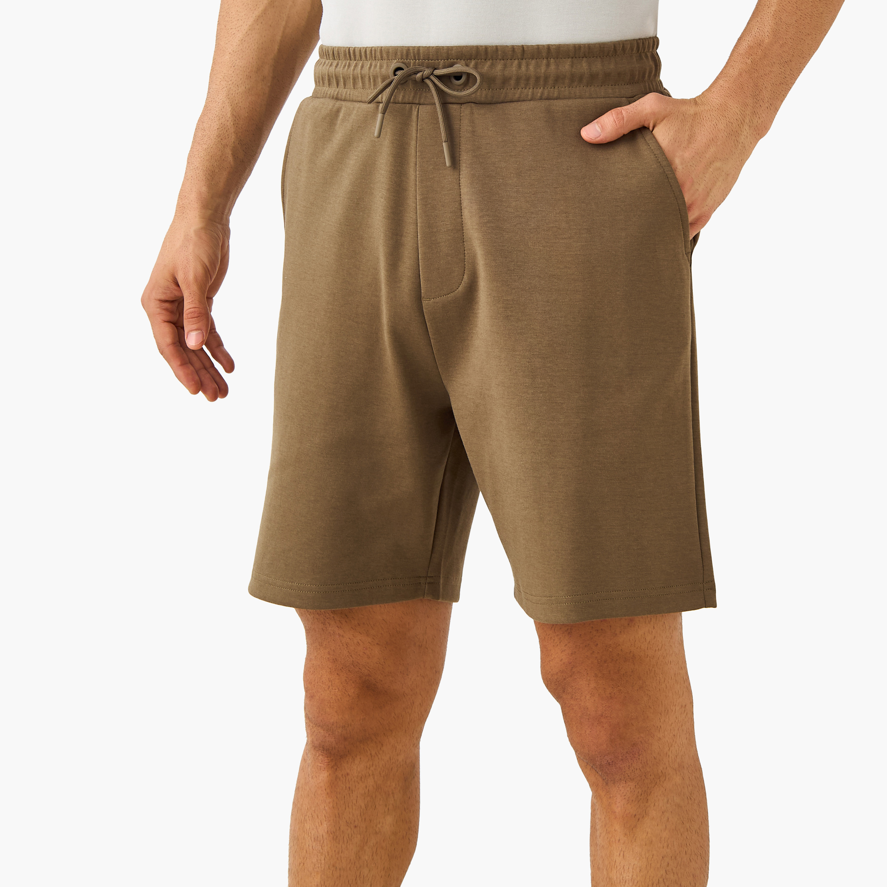 شورت سكوبا بقصّة عادية بخصر مطاطي وجيوب-men-clothing-bottoms-shorts-image-11