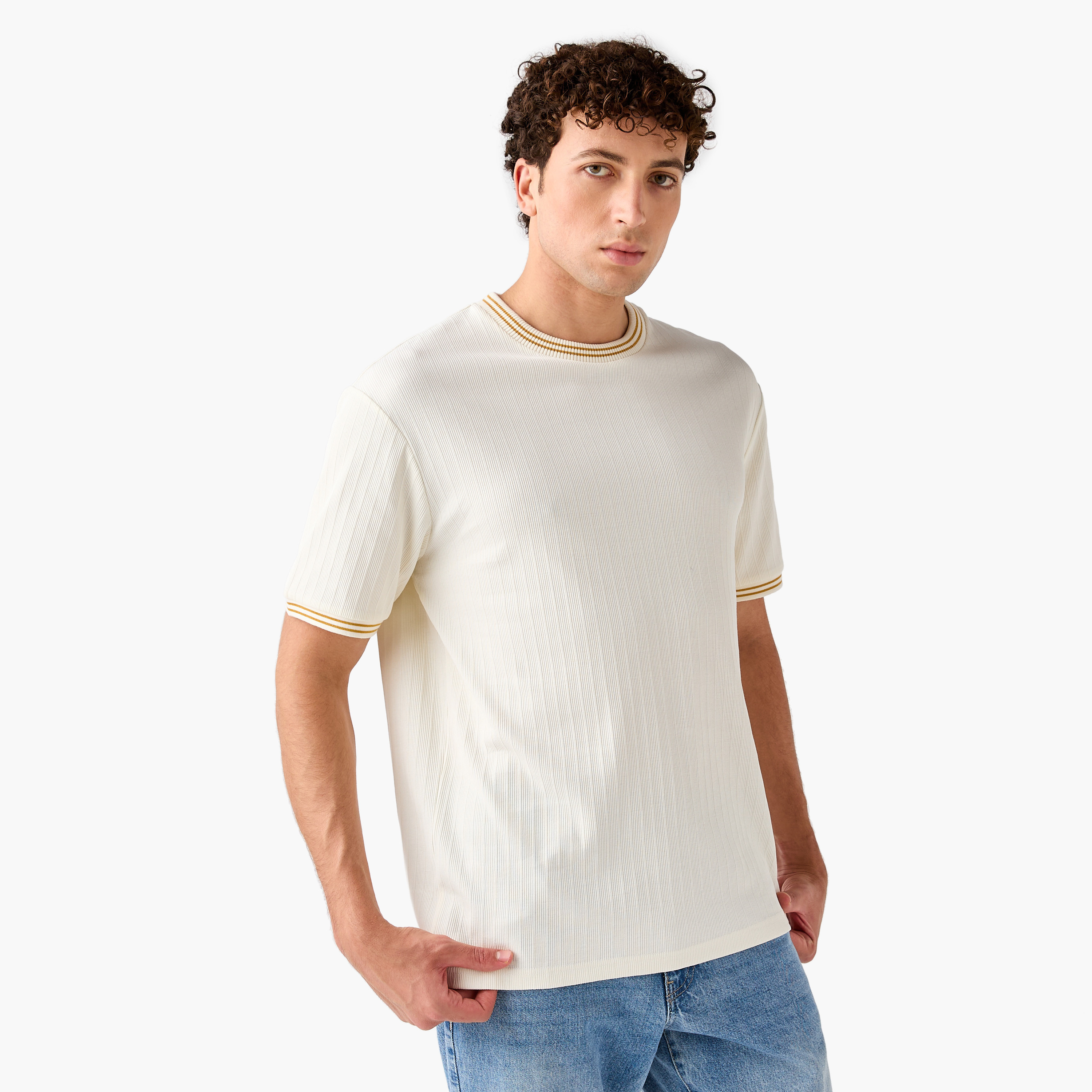 تيشيرت مضلع بياقة ضيقة-men-clothing-tshirtsandpolos-tshirts-image-1