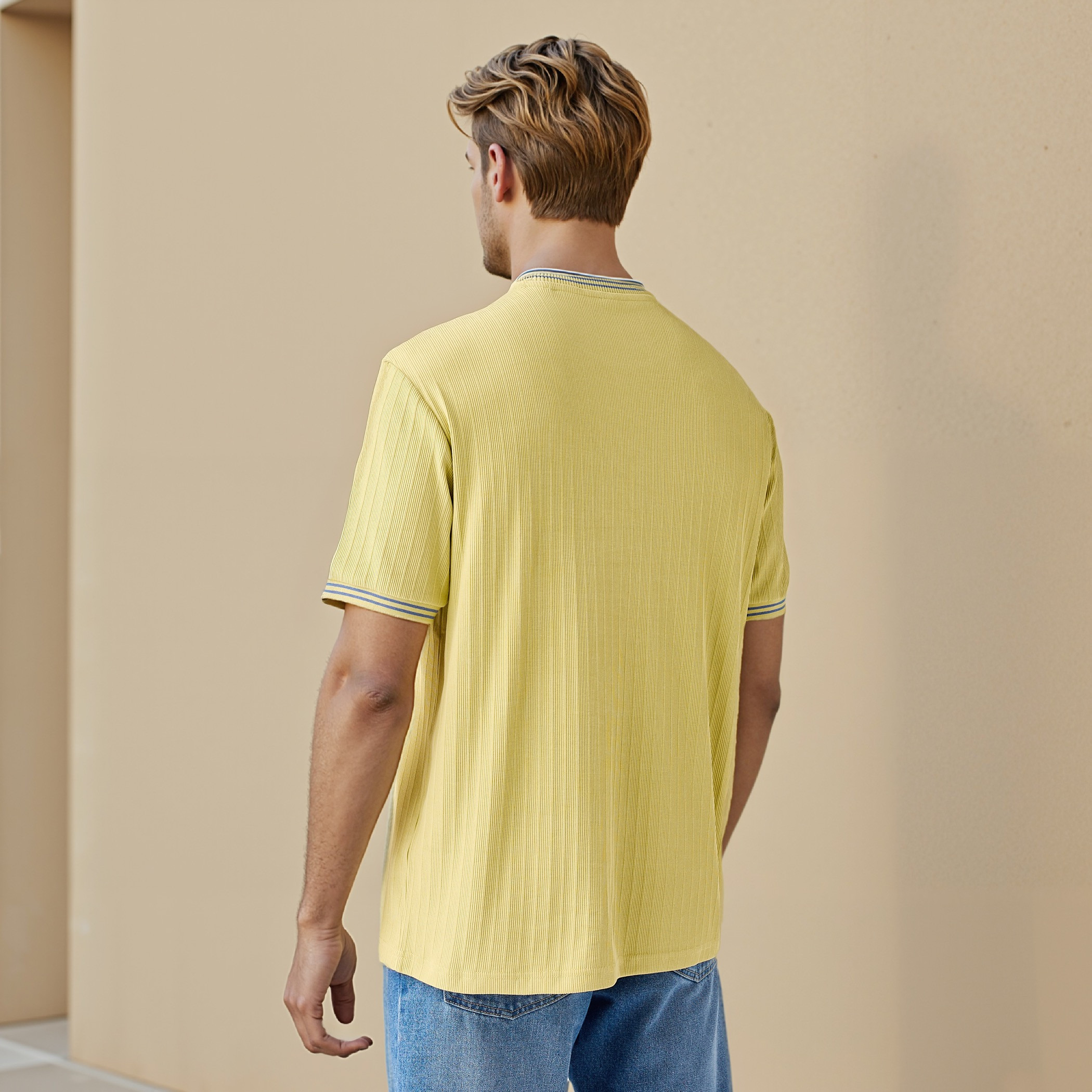 تيشيرت مضلع بياقة ضيقة-men-clothing-tshirtsandpolos-tshirts-image-3