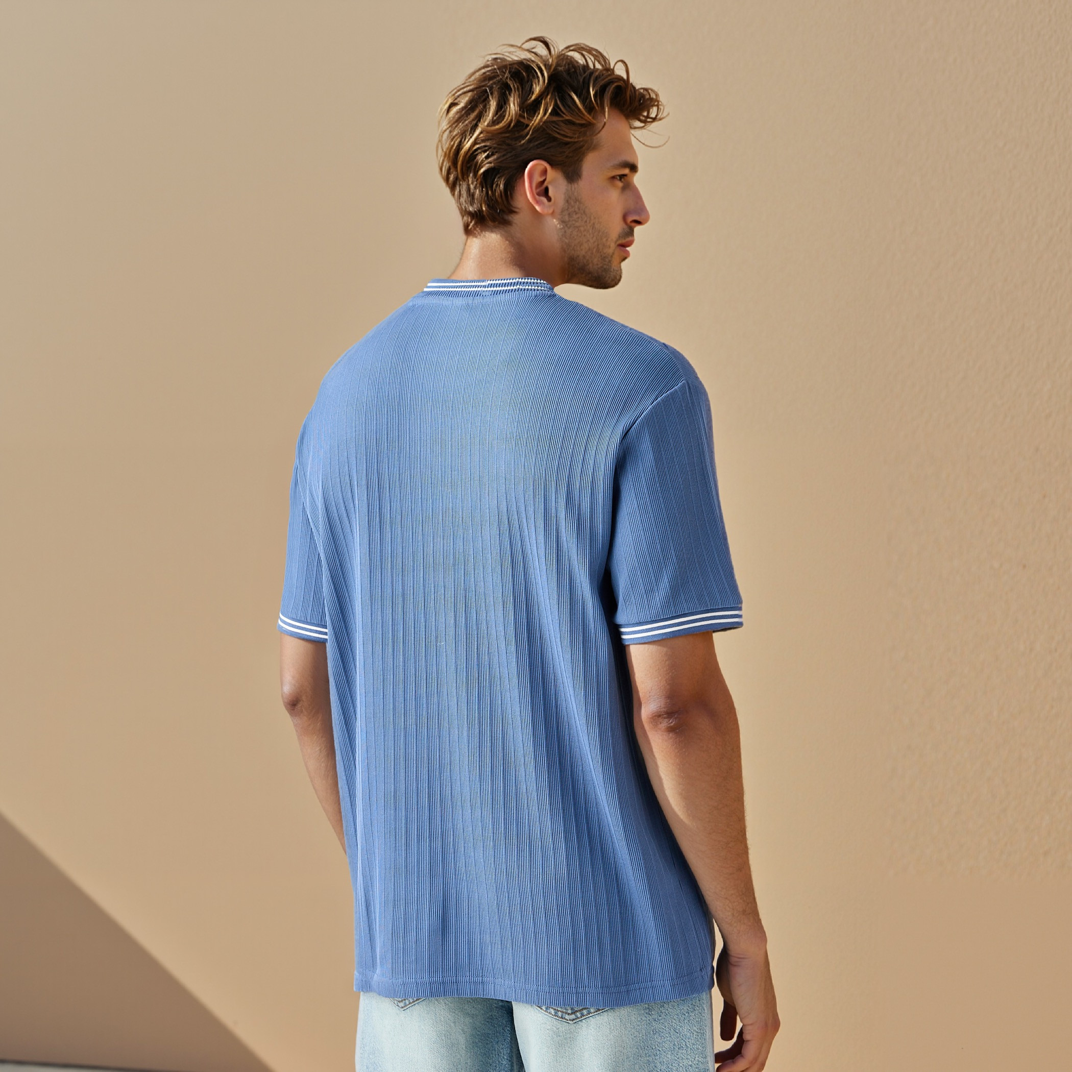 تيشيرت مضلع بياقة ضيقة-men-clothing-tshirtsandpolos-tshirts-image-3